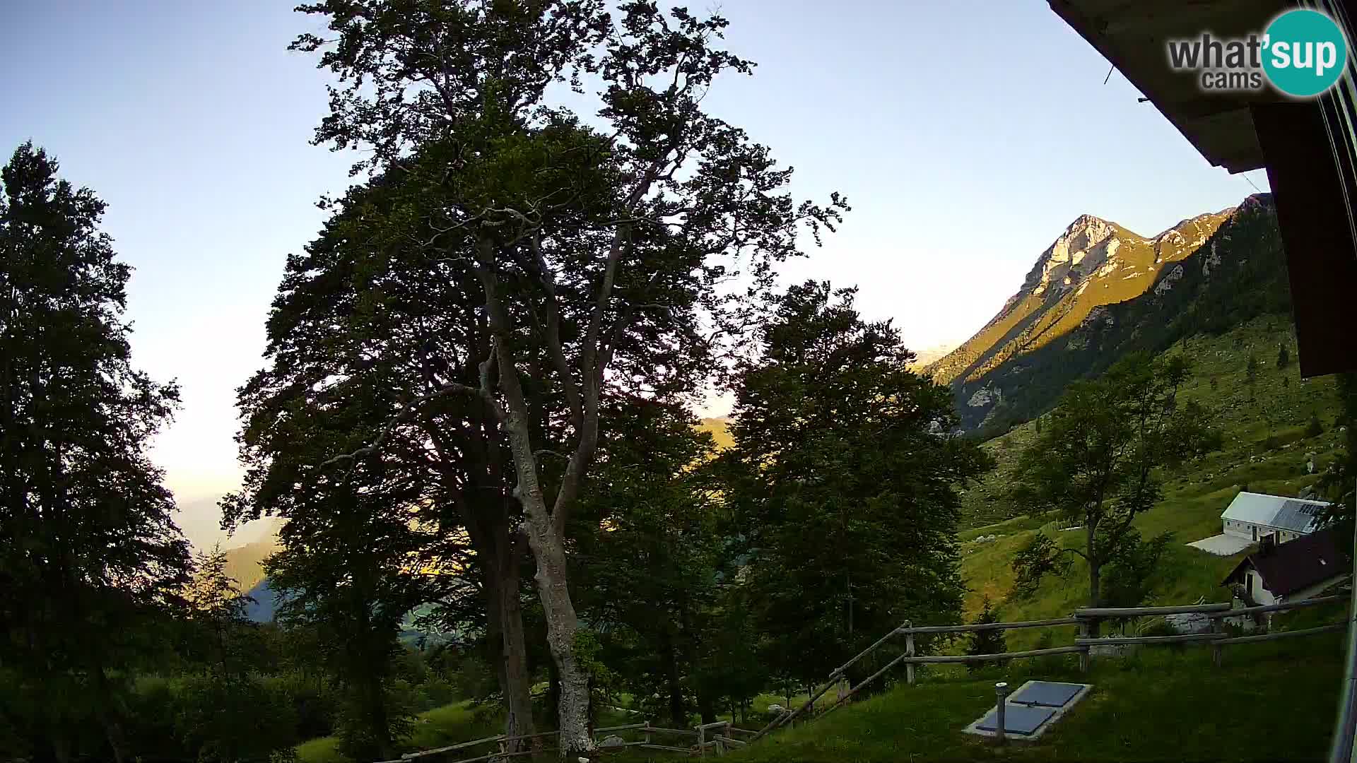 Planina Razor Mountain Hut live cam (1315) | view to Tolminski Migovec