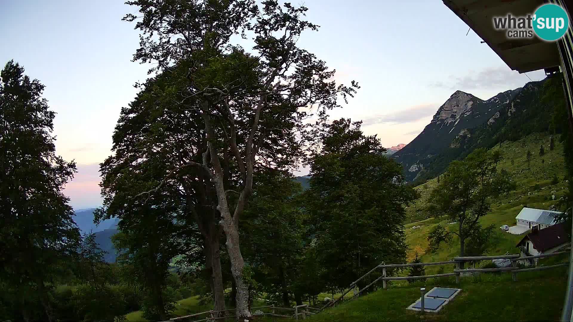 Planina Razor Mountain Hut live cam (1315) | view to Tolminski Migovec