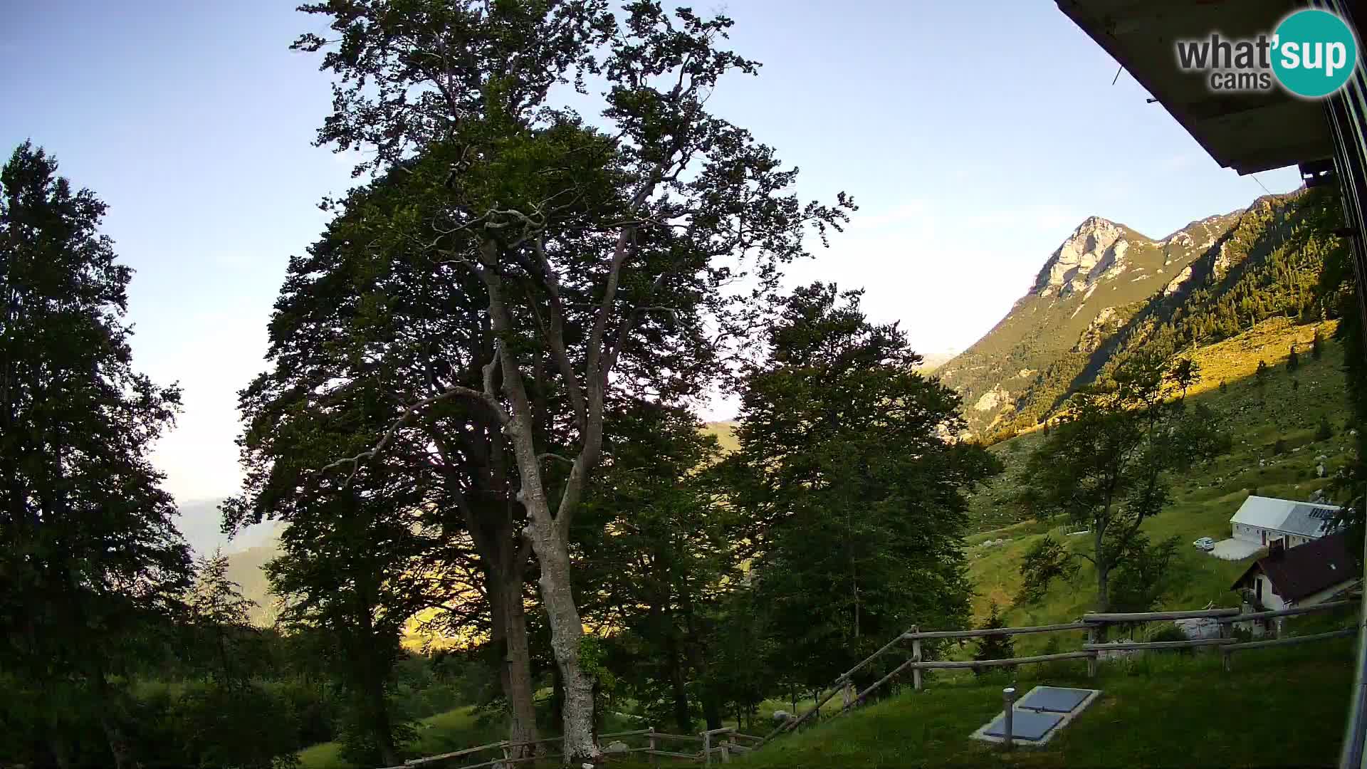 Planina Razor Mountain Hut live cam (1315) | view to Tolminski Migovec