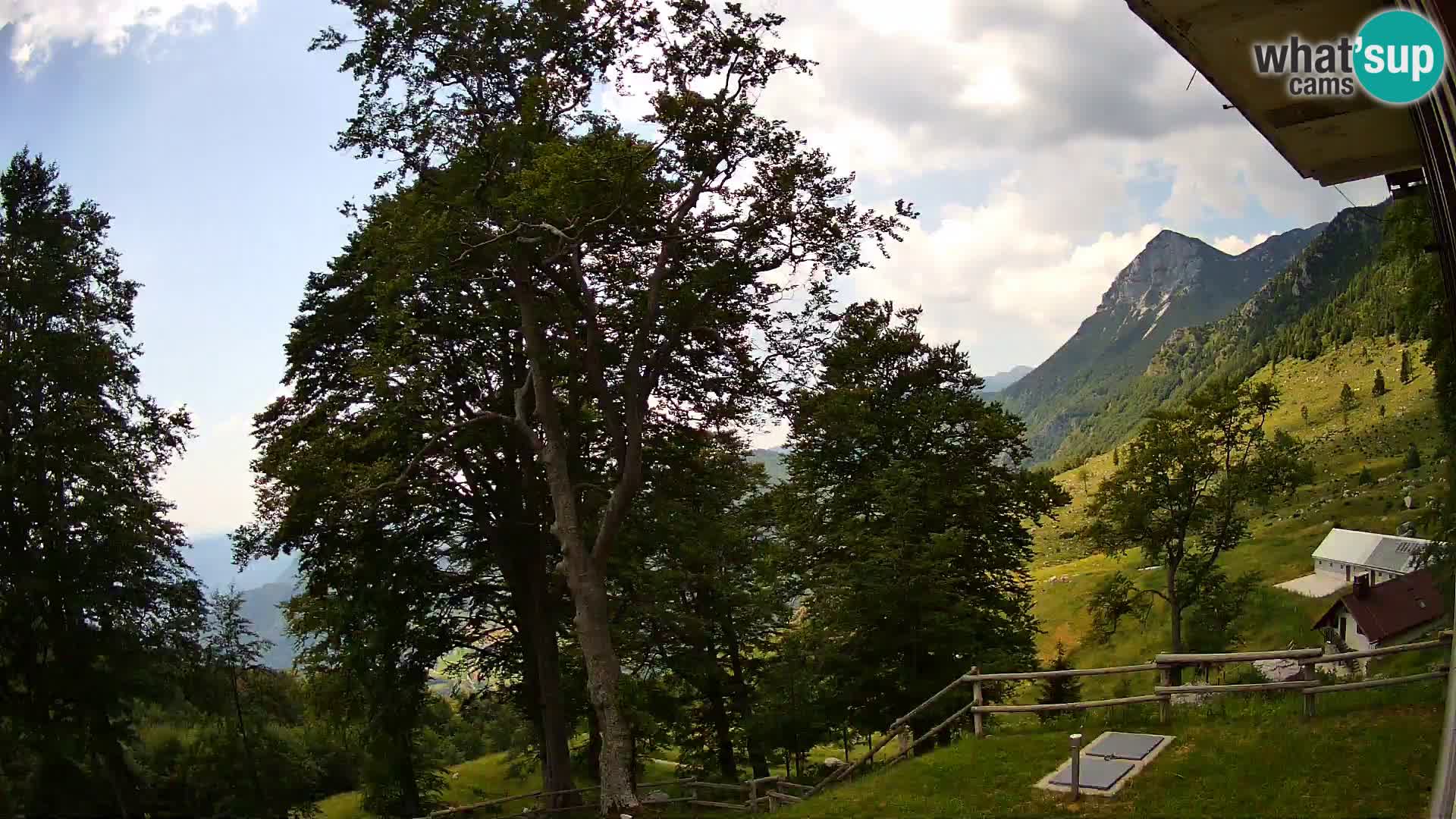 Planina Razor Mountain Hut live cam (1315) | view to Tolminski Migovec