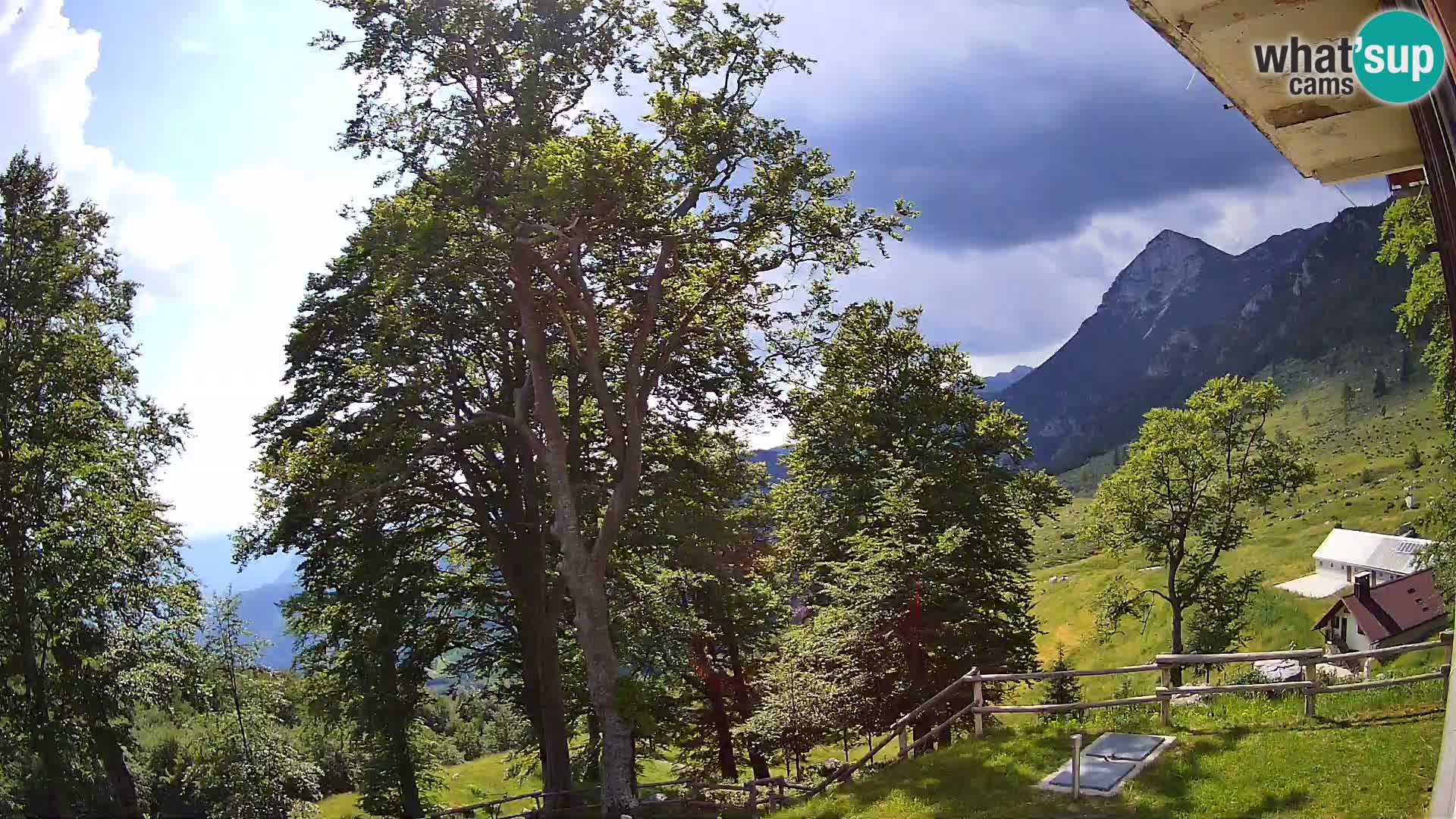 Planina Razor Mountain Hut live cam (1315) | view to Tolminski Migovec