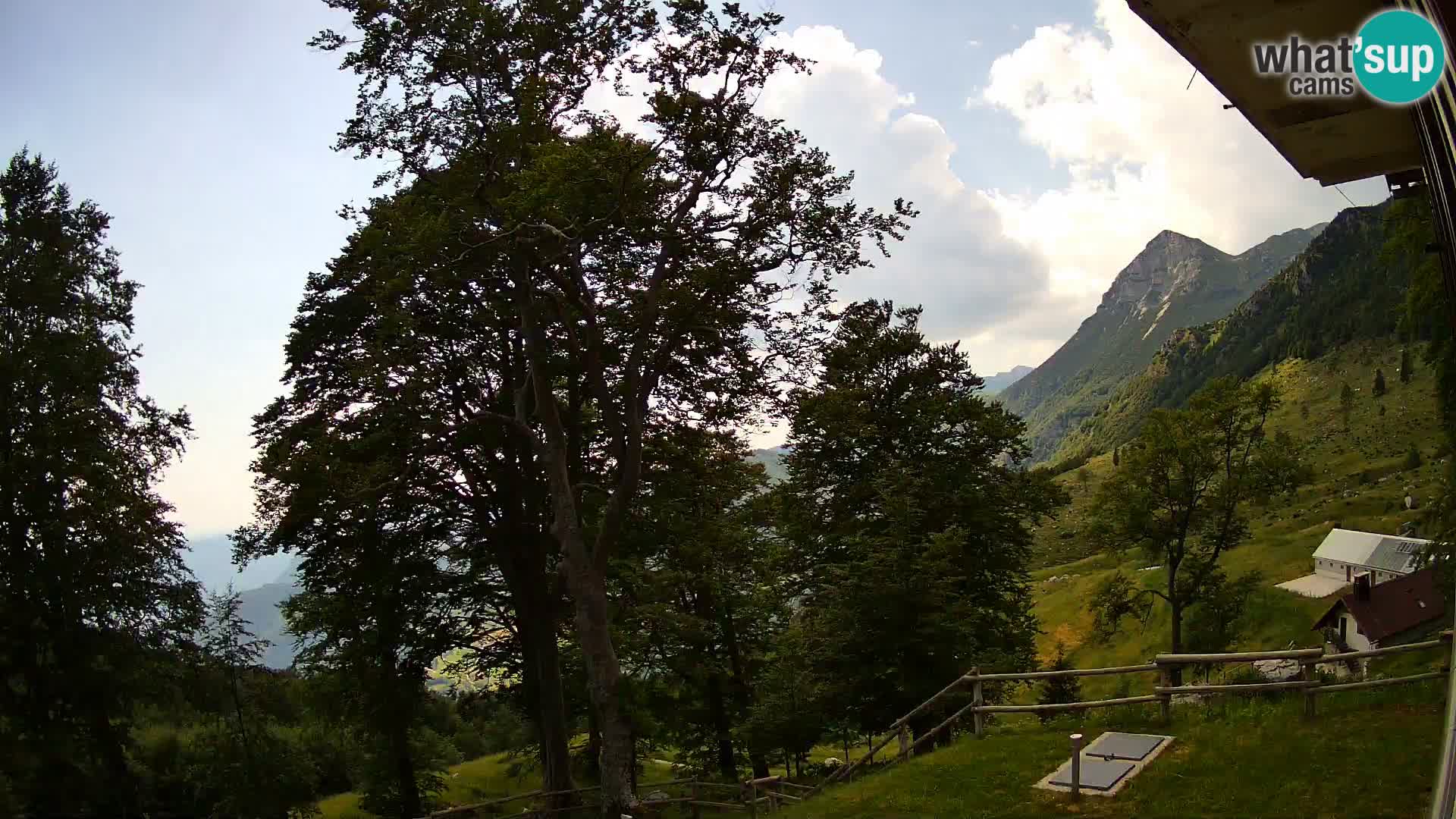 Planina Razor Bergütte Webcam (1315) | Blick auf Tolminski Migovec