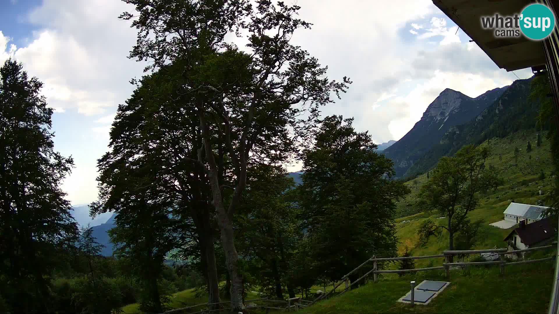 Planina Razor Mountain Hut live cam (1315) | view to Tolminski Migovec
