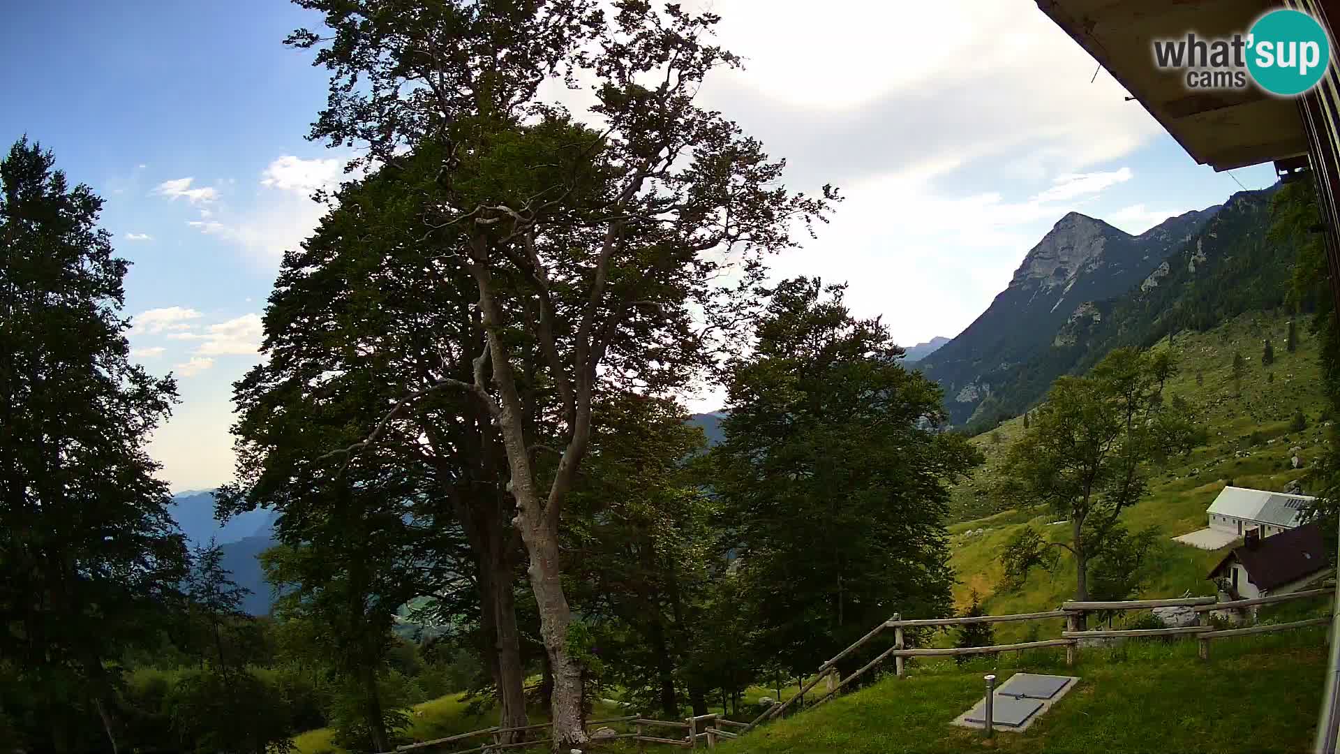 Planina Razor Mountain Hut live cam (1315) | view to Tolminski Migovec
