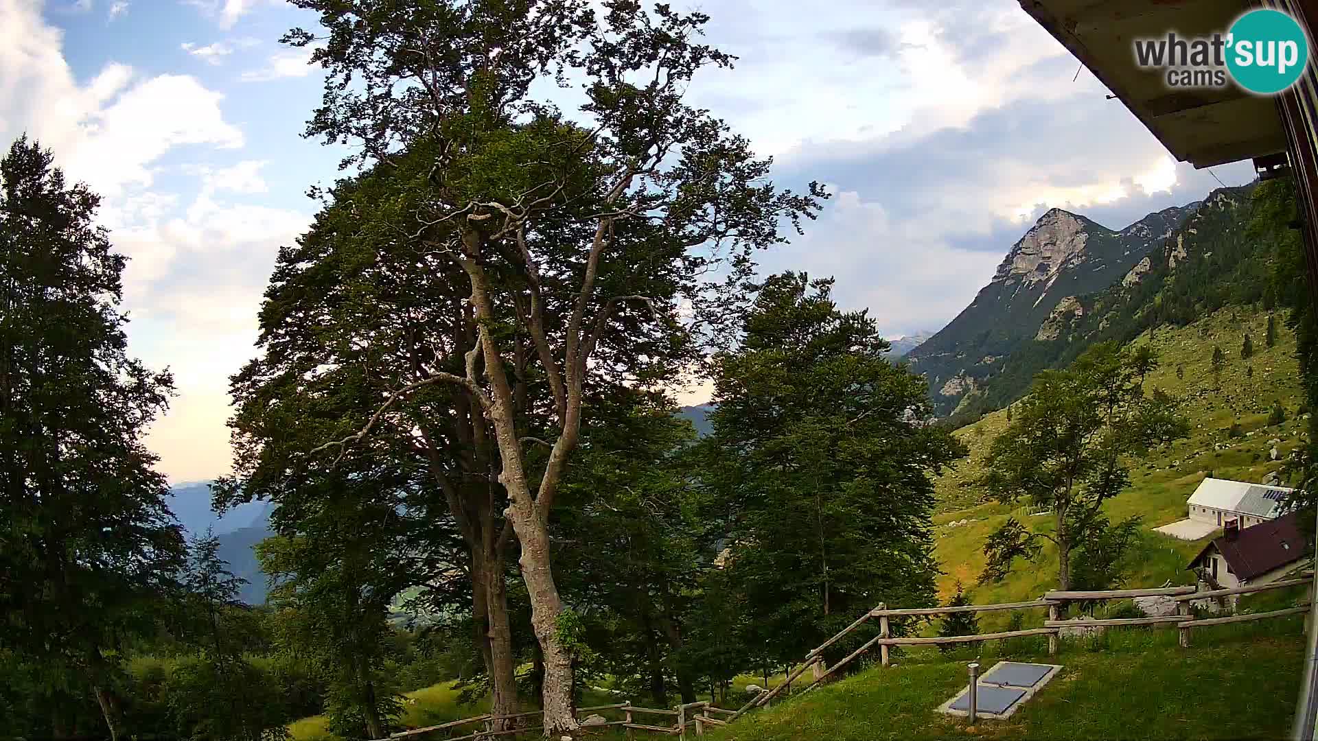 Planinarski dom na planini Razor (1315) | Pogled na Tolminski Migovec