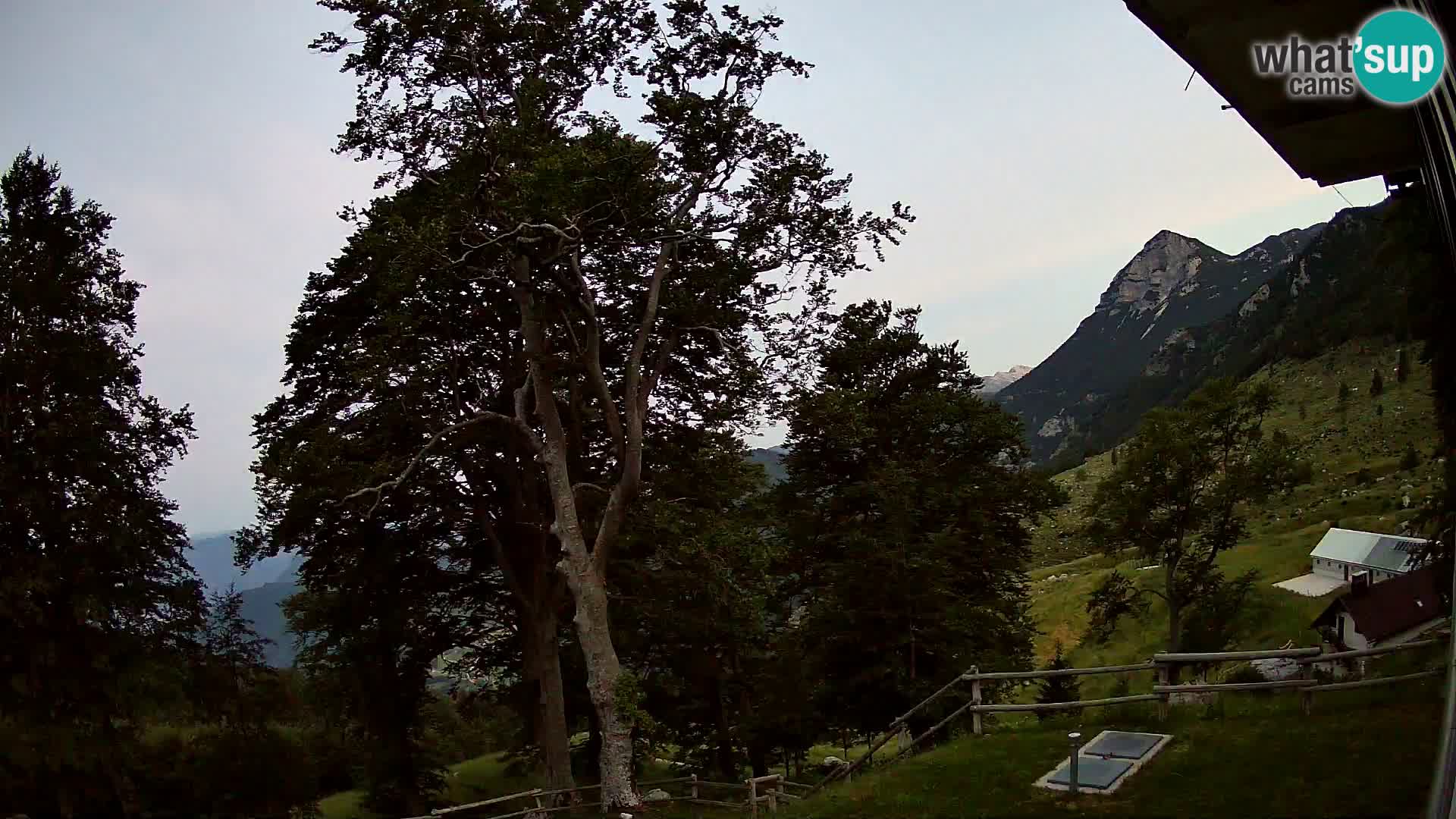 Planina Razor Mountain Hut live cam (1315) | view to Tolminski Migovec
