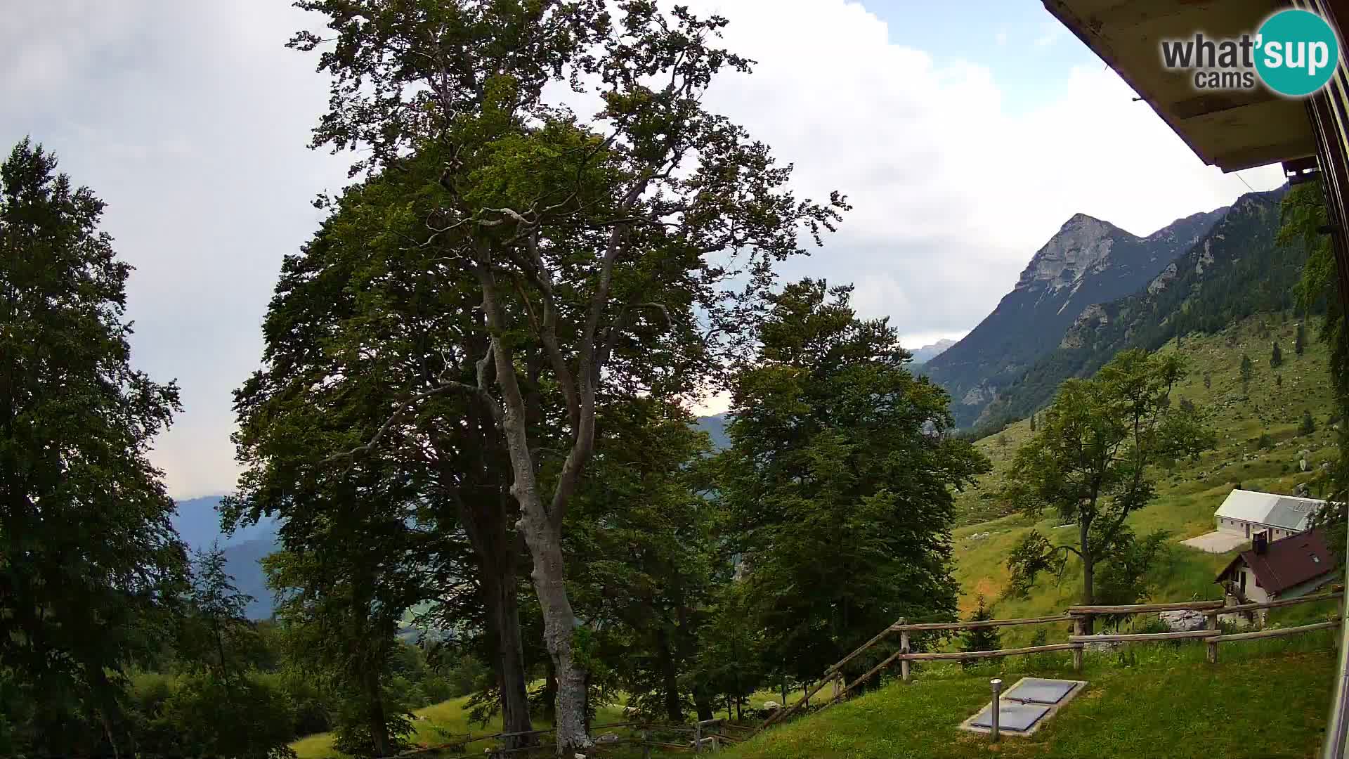 Refuge de la montagne Planina Razor caméra en direct (1315) | vue sur Tolminski Migovec