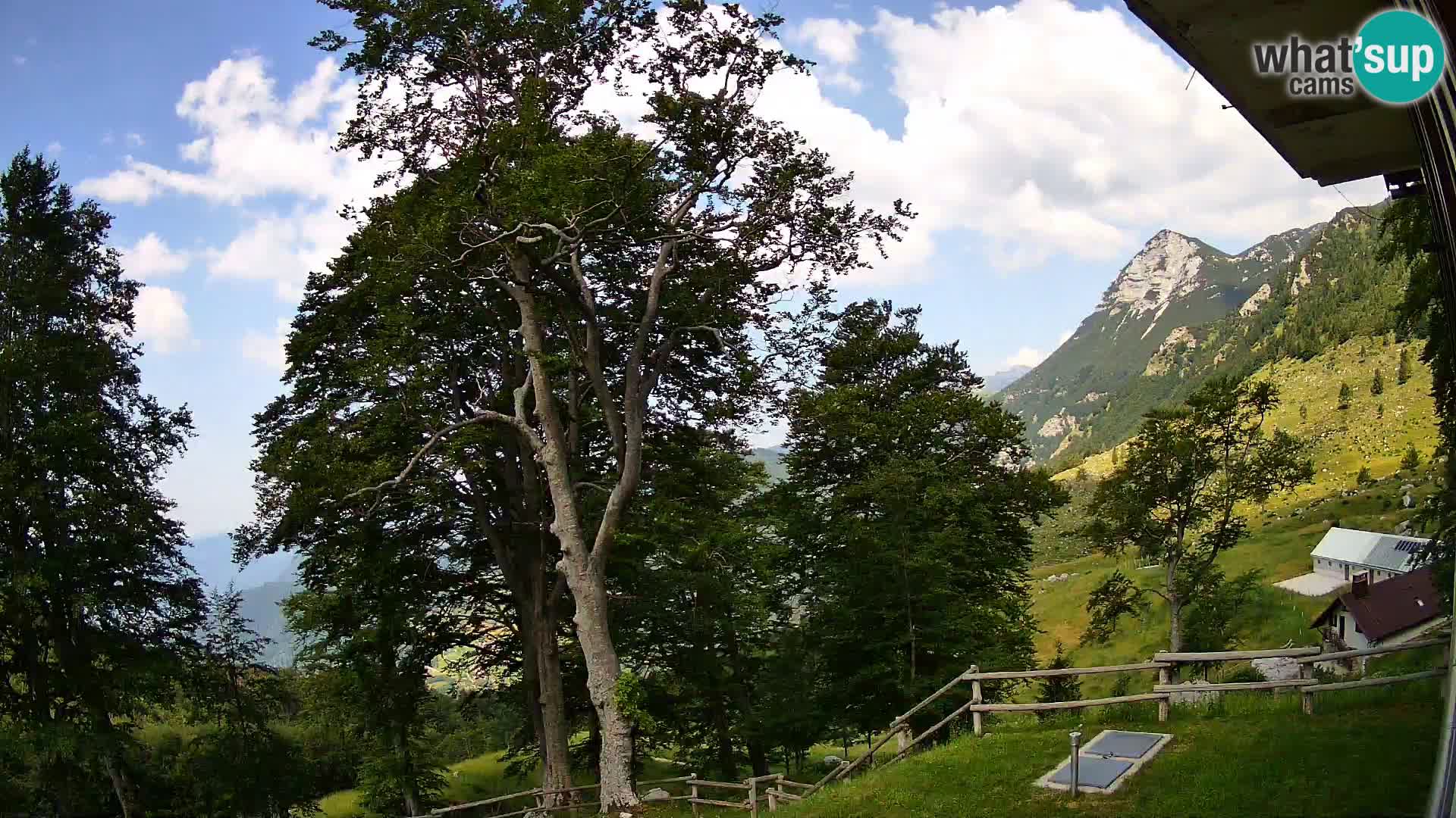 Planinarski dom na planini Razor (1315) | Pogled na Tolminski Migovec