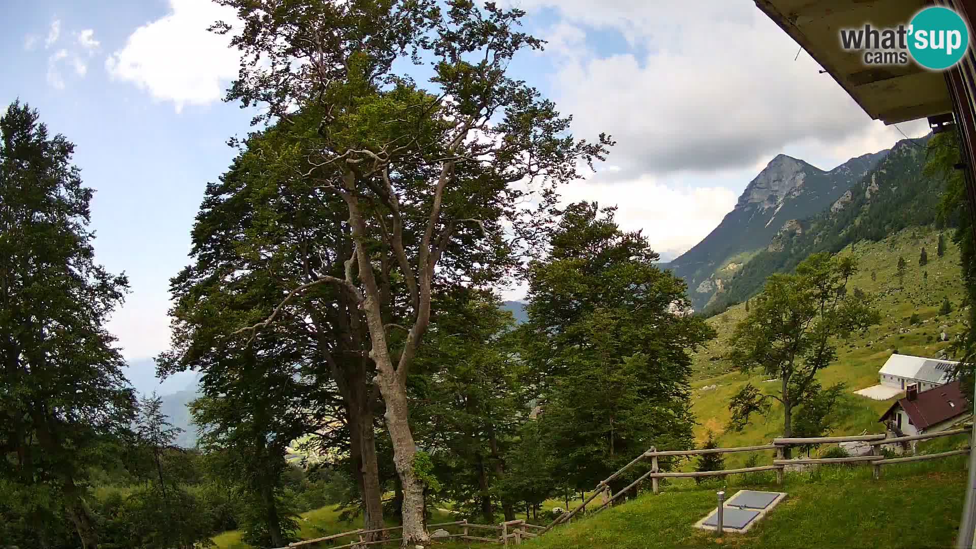 Planina Razor Mountain Hut live cam (1315) | view to Tolminski Migovec