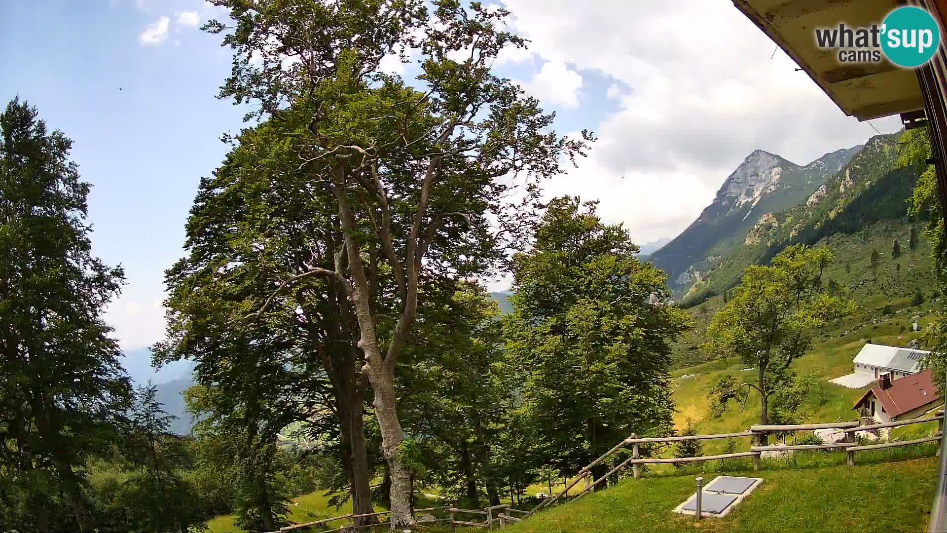 Baita di montagna Planina Razor webcam (1315) | vista su Tolminski Migovec