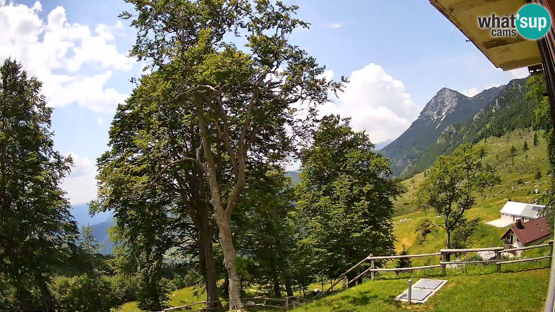 Refuge de la montagne Planina Razor caméra en direct (1315) | vue sur Tolminski Migovec