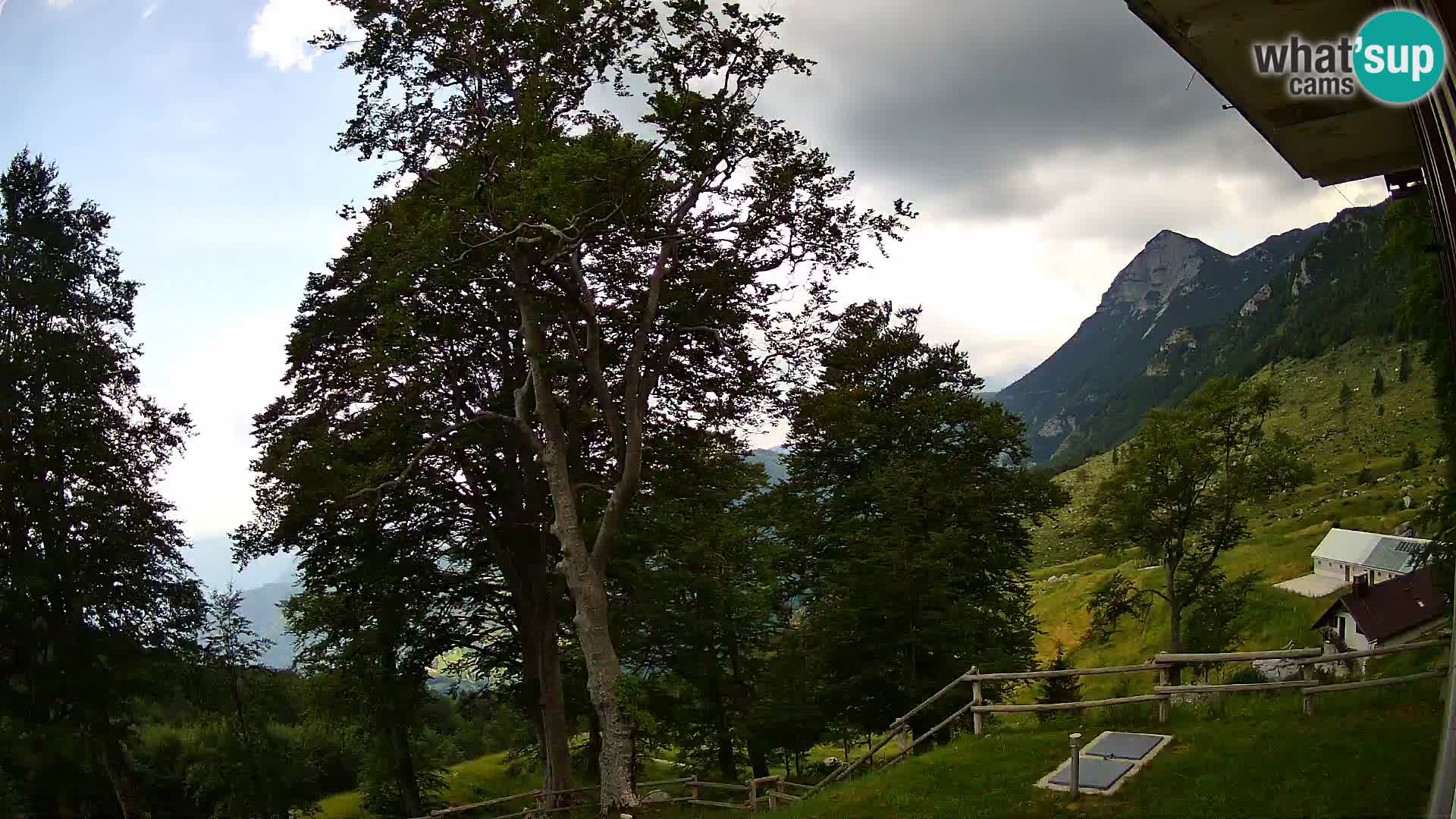 Planina Razor Bergütte Webcam (1315) | Blick auf Tolminski Migovec