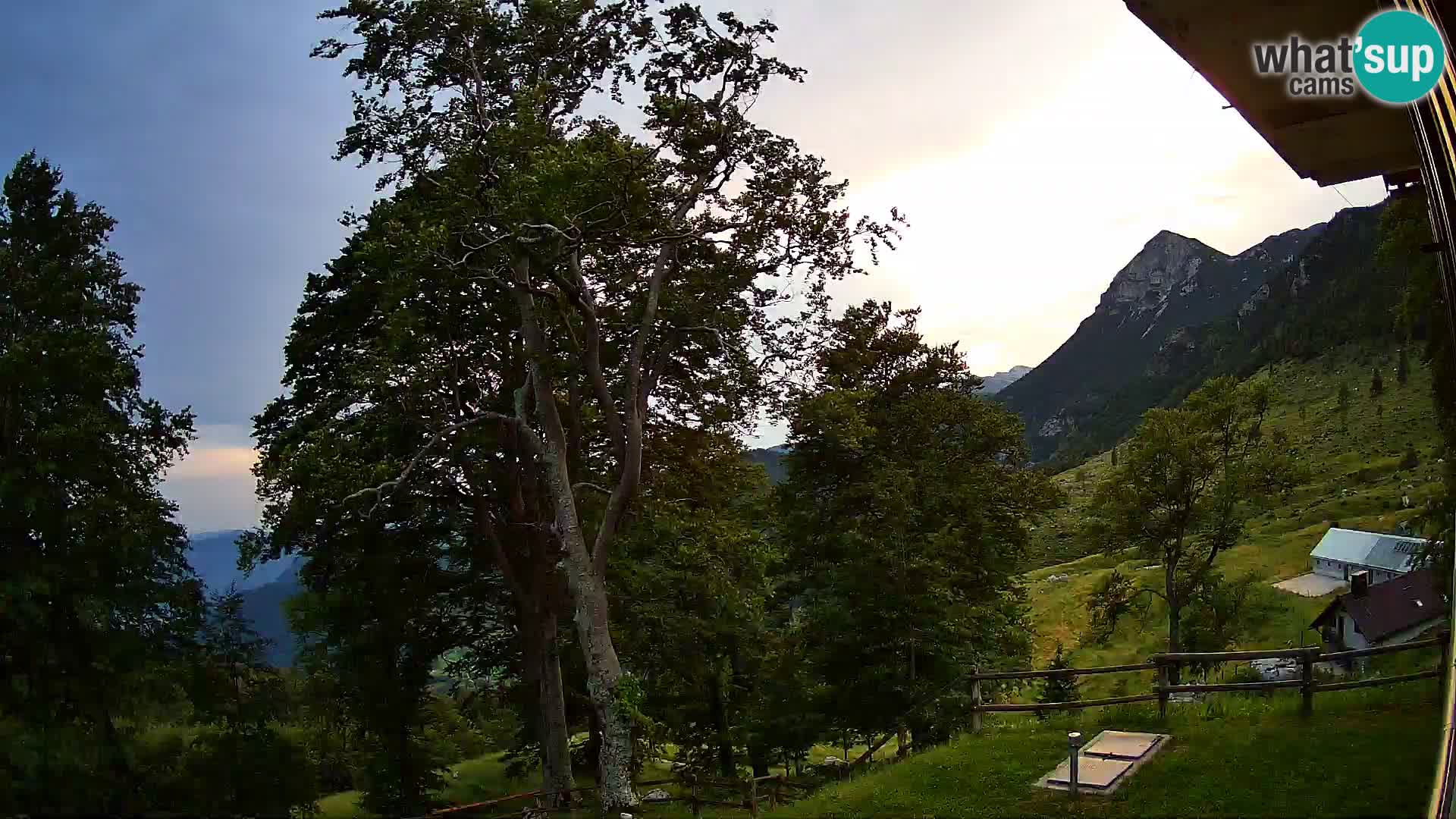 Refuge de la montagne Planina Razor caméra en direct (1315) | vue sur Tolminski Migovec