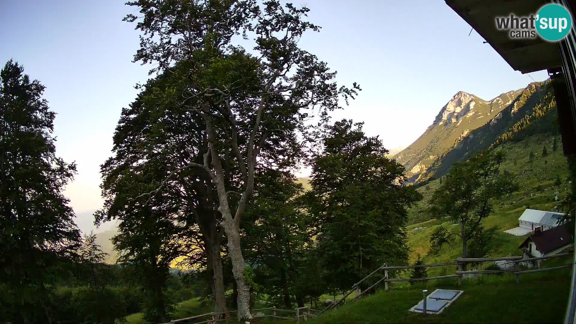 Planina Razor Mountain Hut live cam (1315) | view to Tolminski Migovec