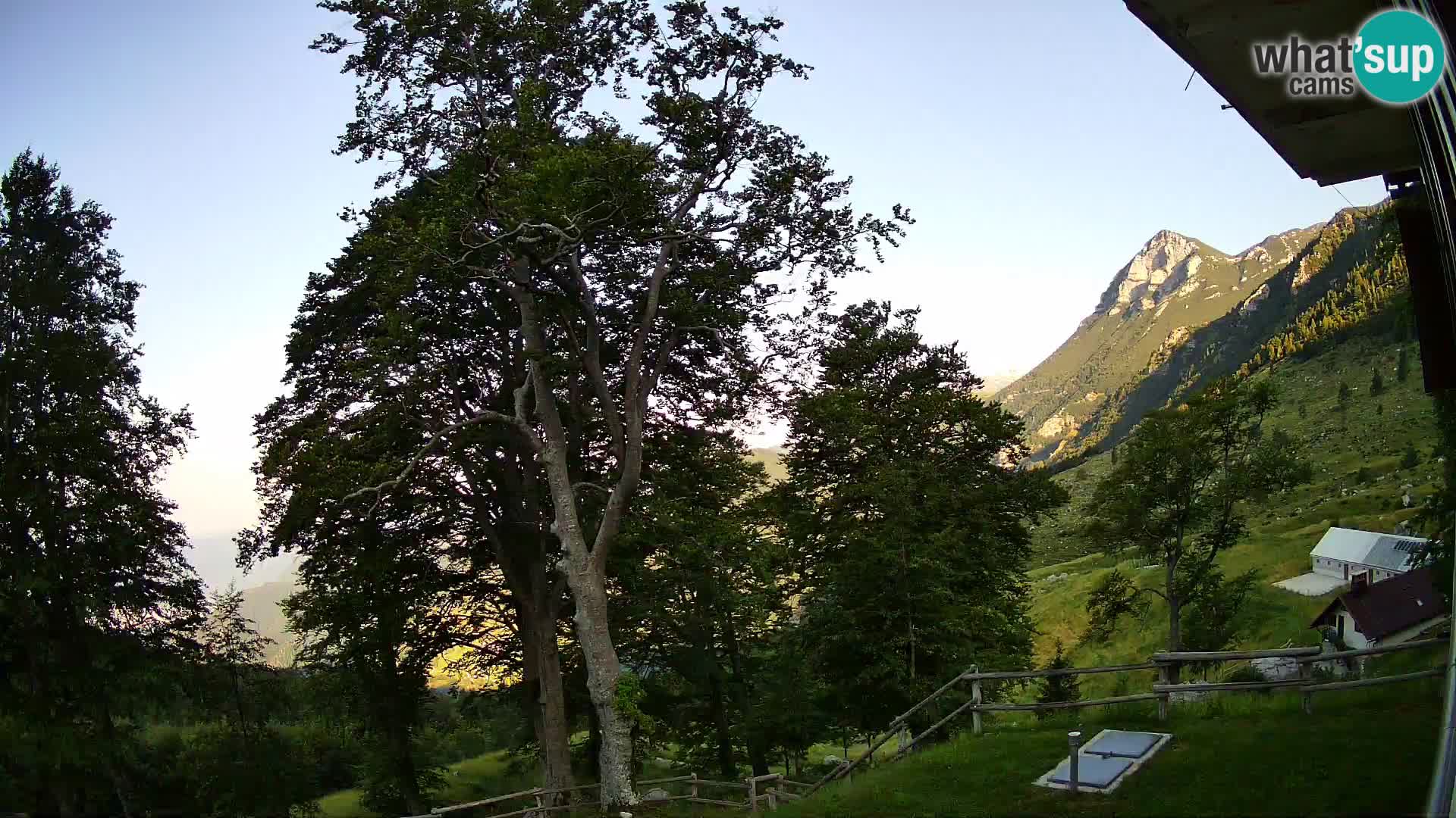 Refuge de la montagne Planina Razor caméra en direct (1315) | vue sur Tolminski Migovec