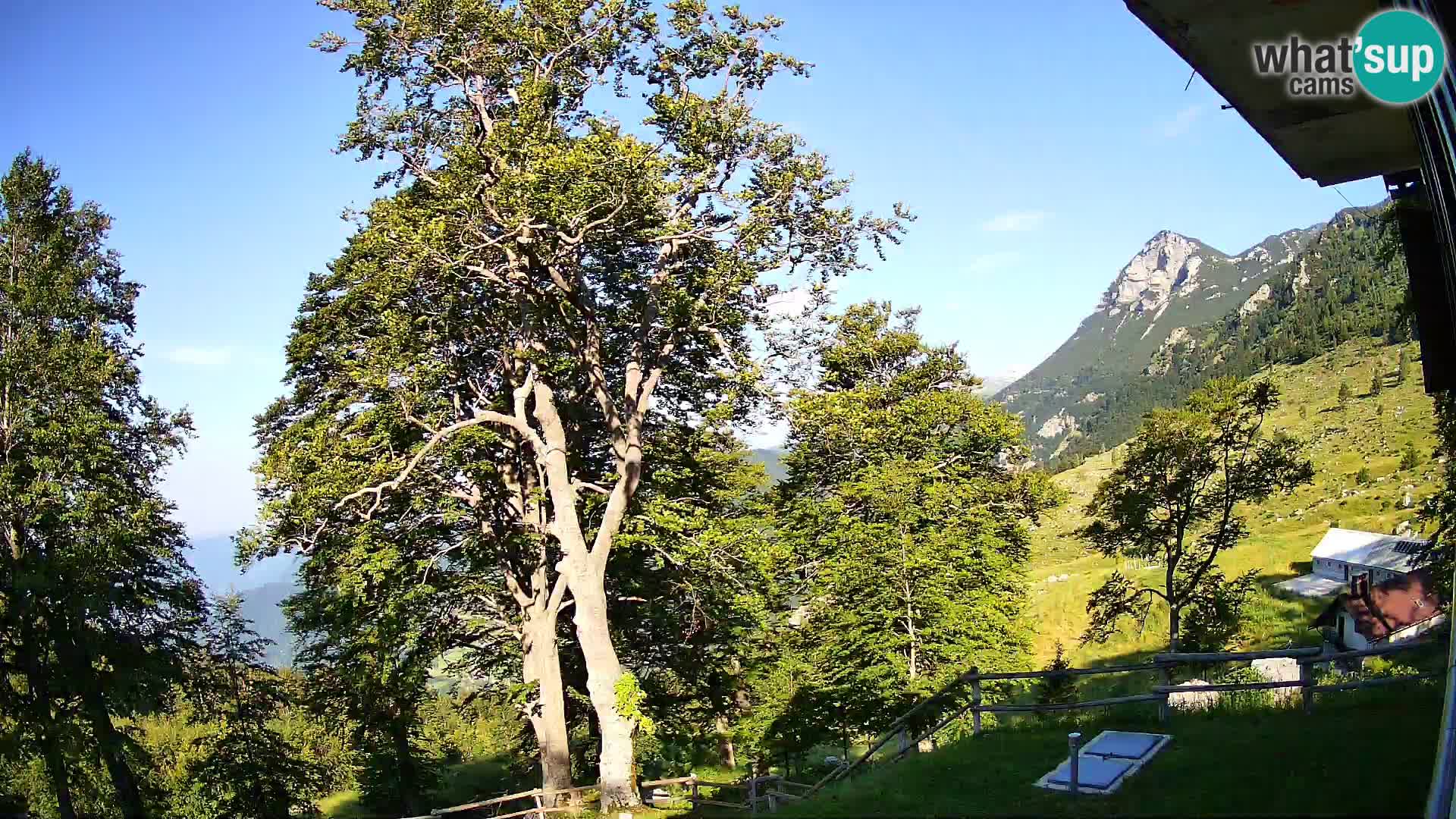 Planina Razor Mountain Hut live cam (1315) | view to Tolminski Migovec