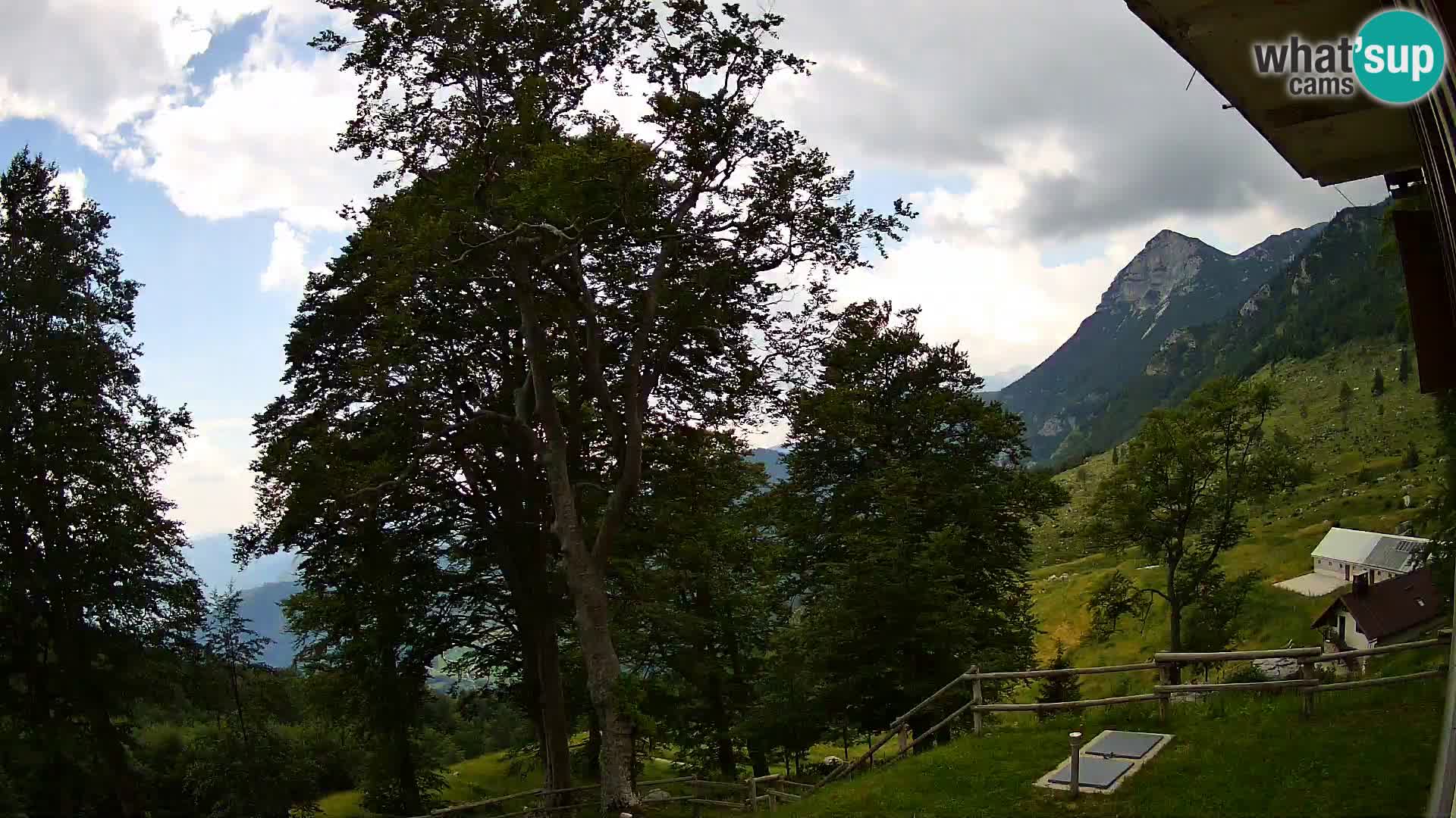 Refuge de la montagne Planina Razor caméra en direct (1315) | vue sur Tolminski Migovec