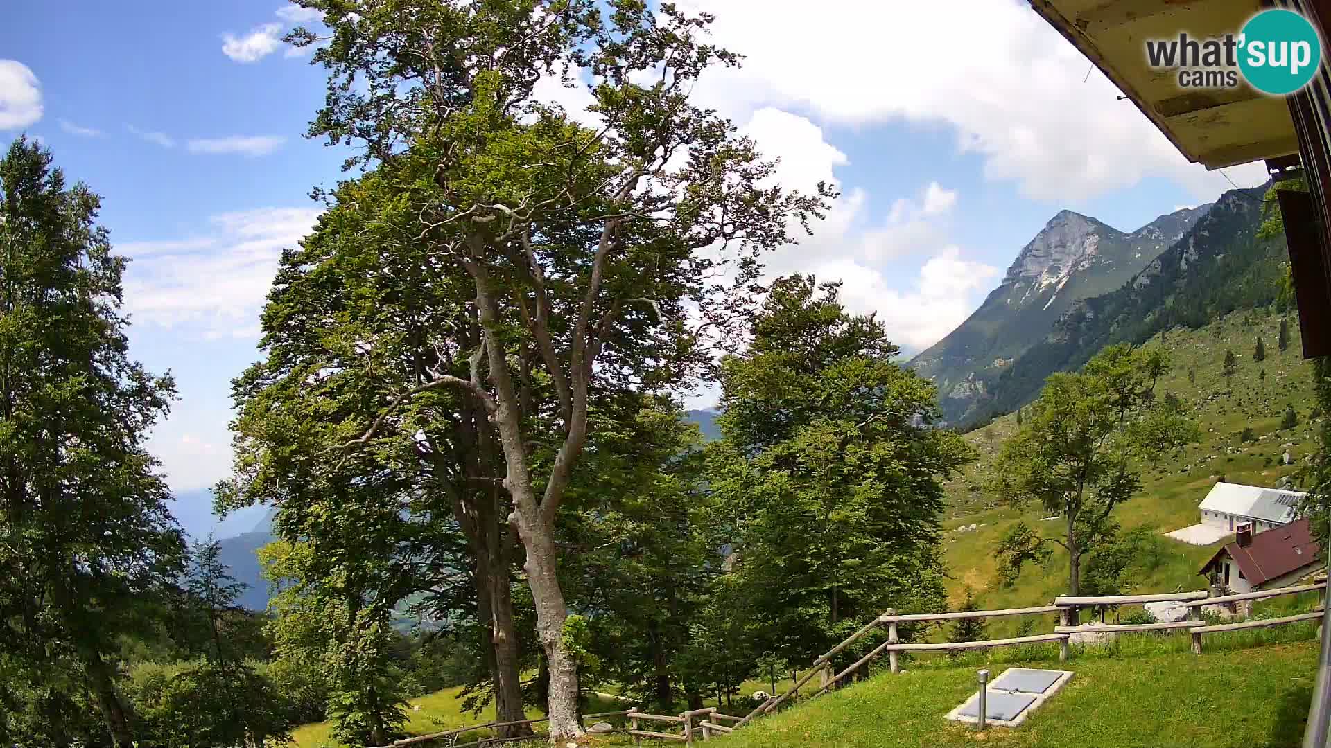 Refuge de la montagne Planina Razor caméra en direct (1315) | vue sur Tolminski Migovec