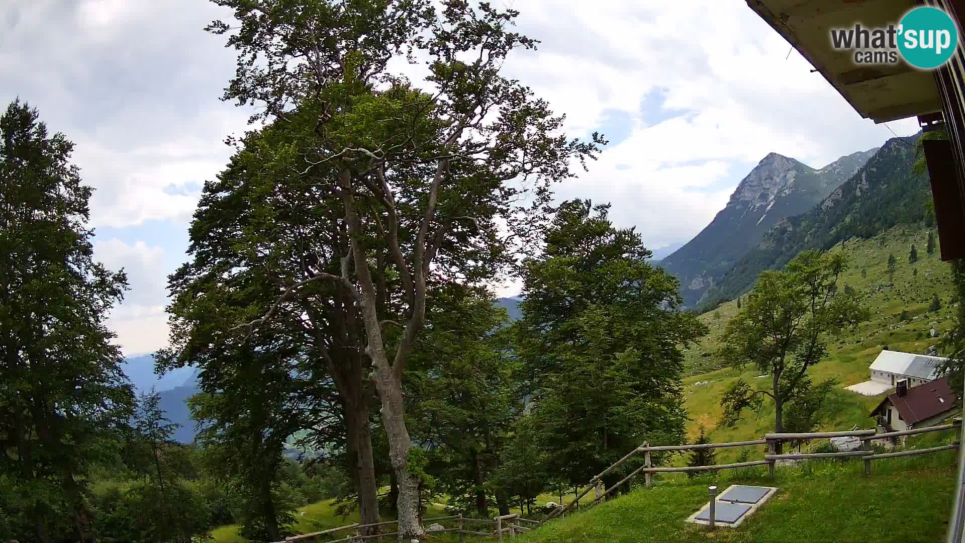 Planina Razor Mountain Hut live cam (1315) | view to Tolminski Migovec