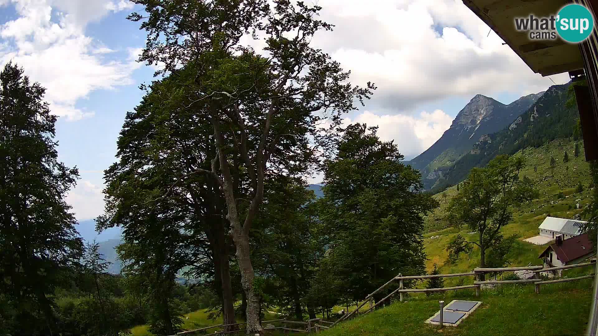 Planina Razor Bergütte Webcam (1315) | Blick auf Tolminski Migovec