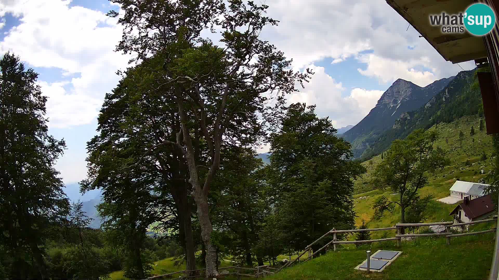 Planina Razor Mountain Hut live cam (1315) | view to Tolminski Migovec
