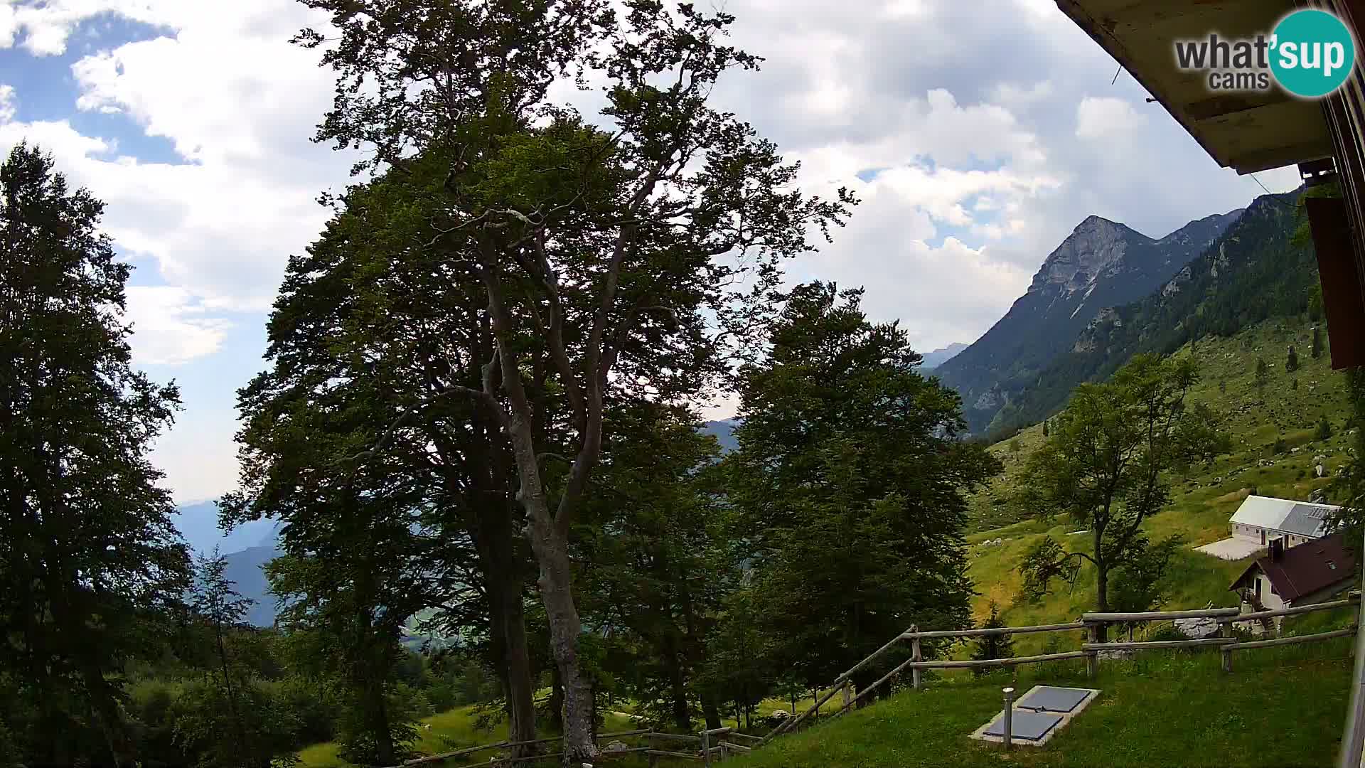 Refuge de la montagne Planina Razor caméra en direct (1315) | vue sur Tolminski Migovec