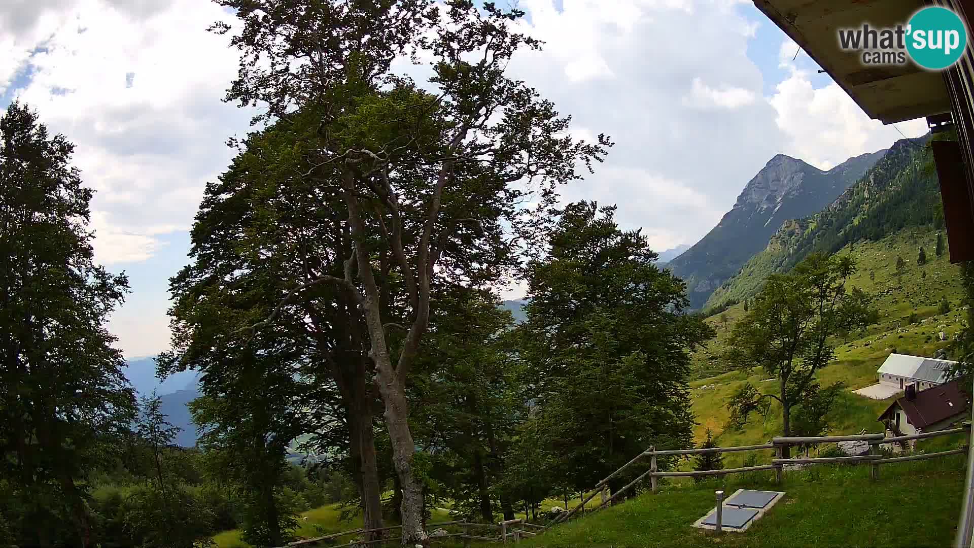 Planinarski dom na planini Razor (1315) | Pogled na Tolminski Migovec
