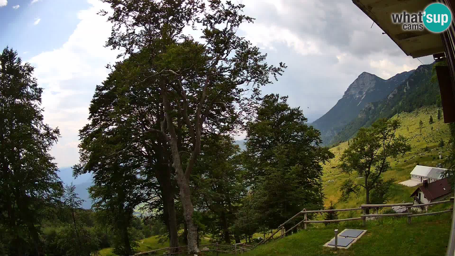 Planina Razor Mountain Hut live cam (1315) | view to Tolminski Migovec