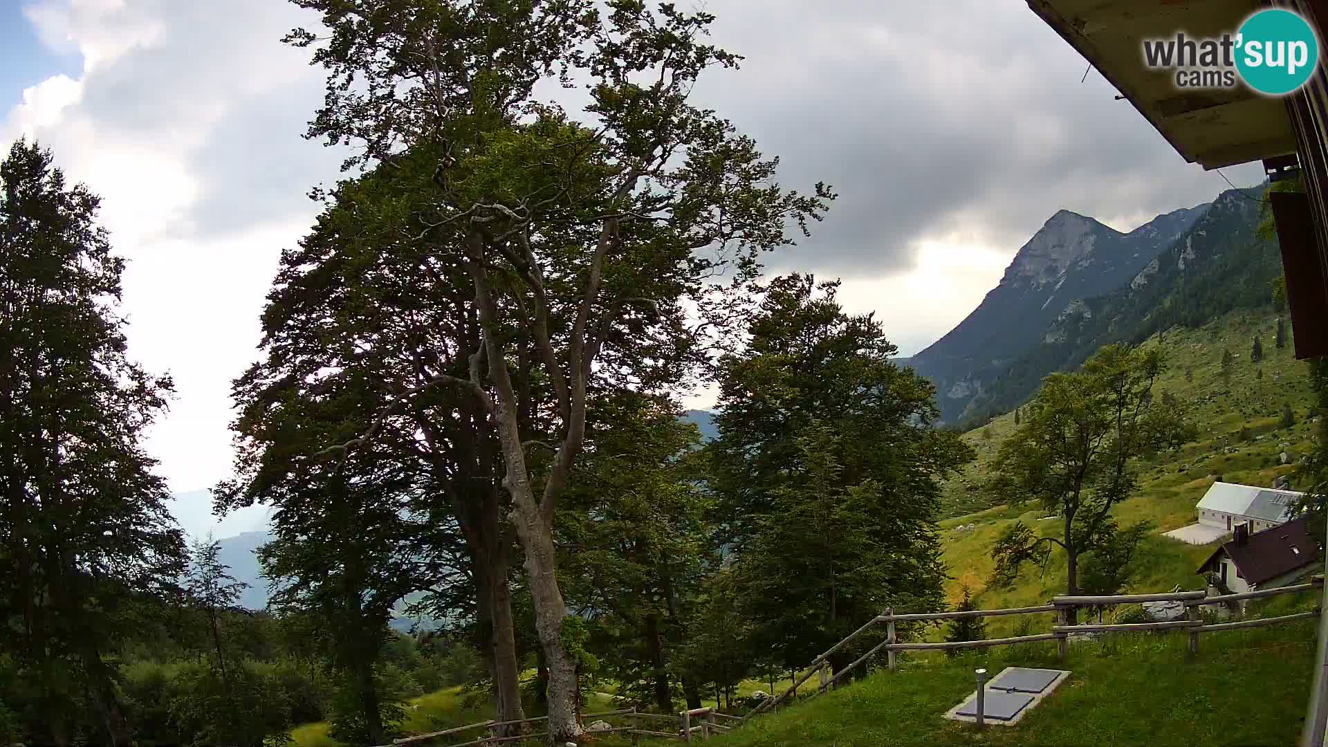 Planinarski dom na planini Razor (1315) | Pogled na Tolminski Migovec