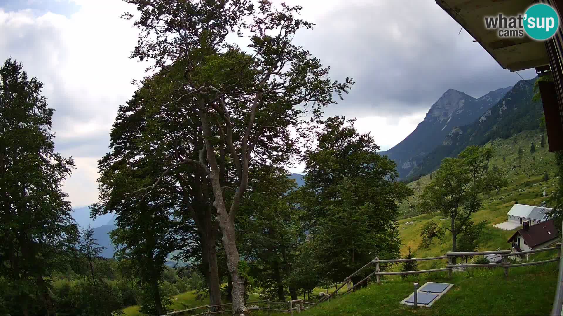Planinarski dom na planini Razor (1315) | Pogled na Tolminski Migovec