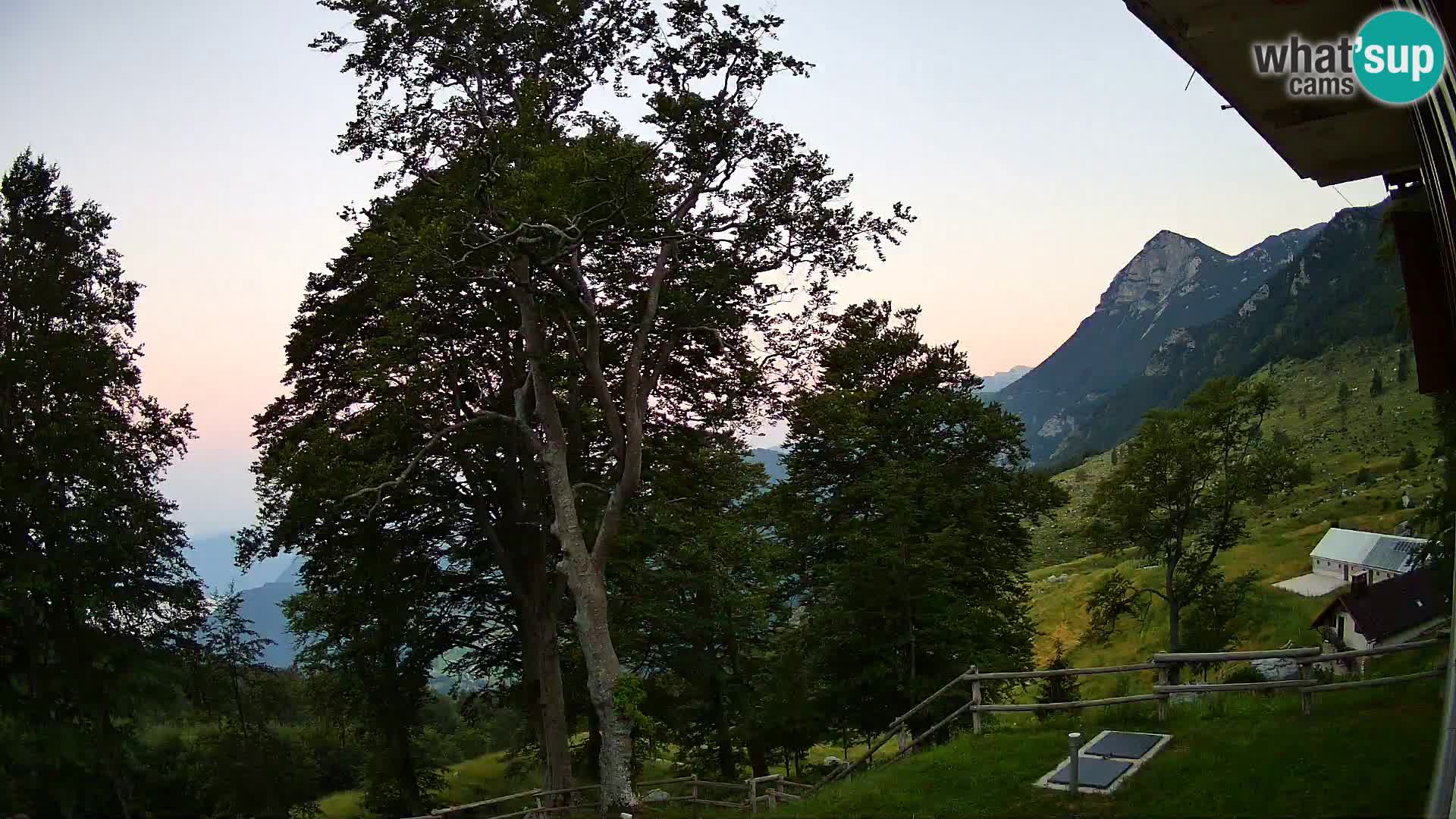 Planina Razor Mountain Hut live cam (1315) | view to Tolminski Migovec