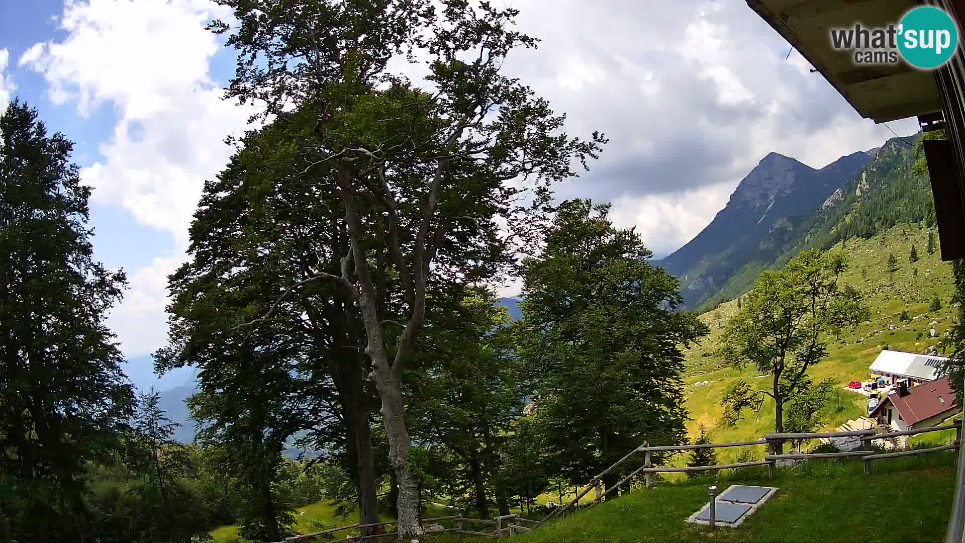Planina Razor Bergütte Webcam (1315) | Blick auf Tolminski Migovec