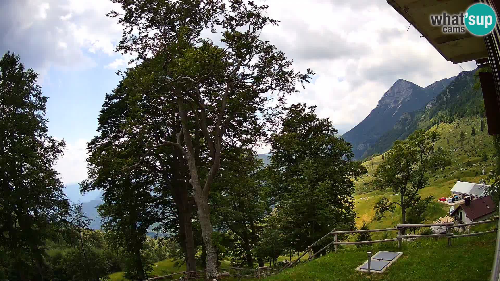 Planina Razor Mountain Hut live cam (1315) | view to Tolminski Migovec