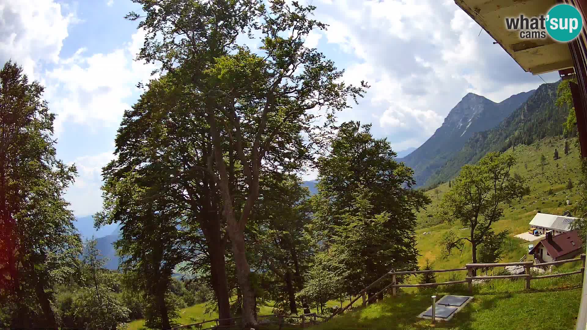 Planina Razor Mountain Hut live cam (1315) | view to Tolminski Migovec