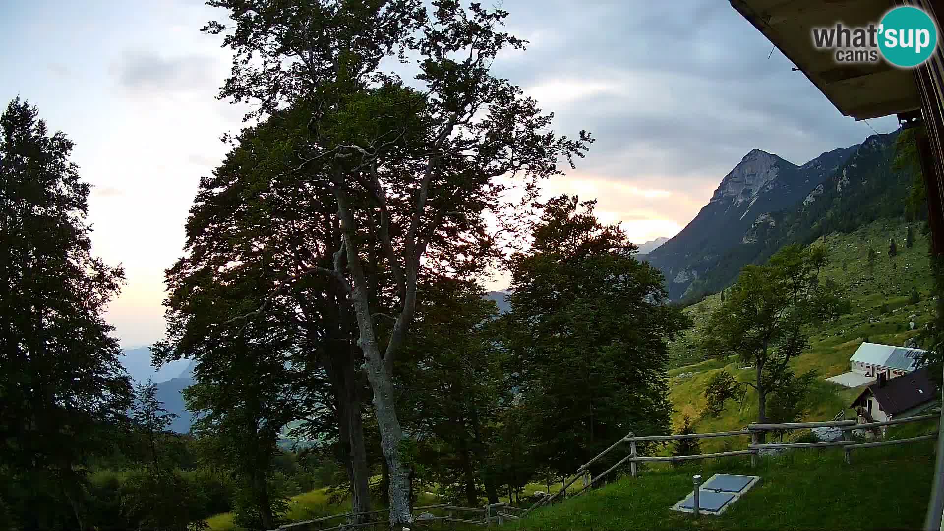 Planina Razor Bergütte Webcam (1315) | Blick auf Tolminski Migovec