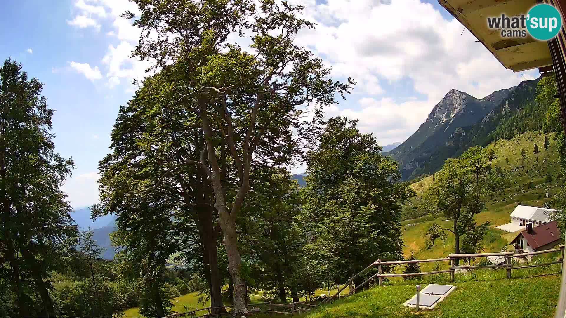 Planina Razor Mountain Hut live cam (1315) | view to Tolminski Migovec
