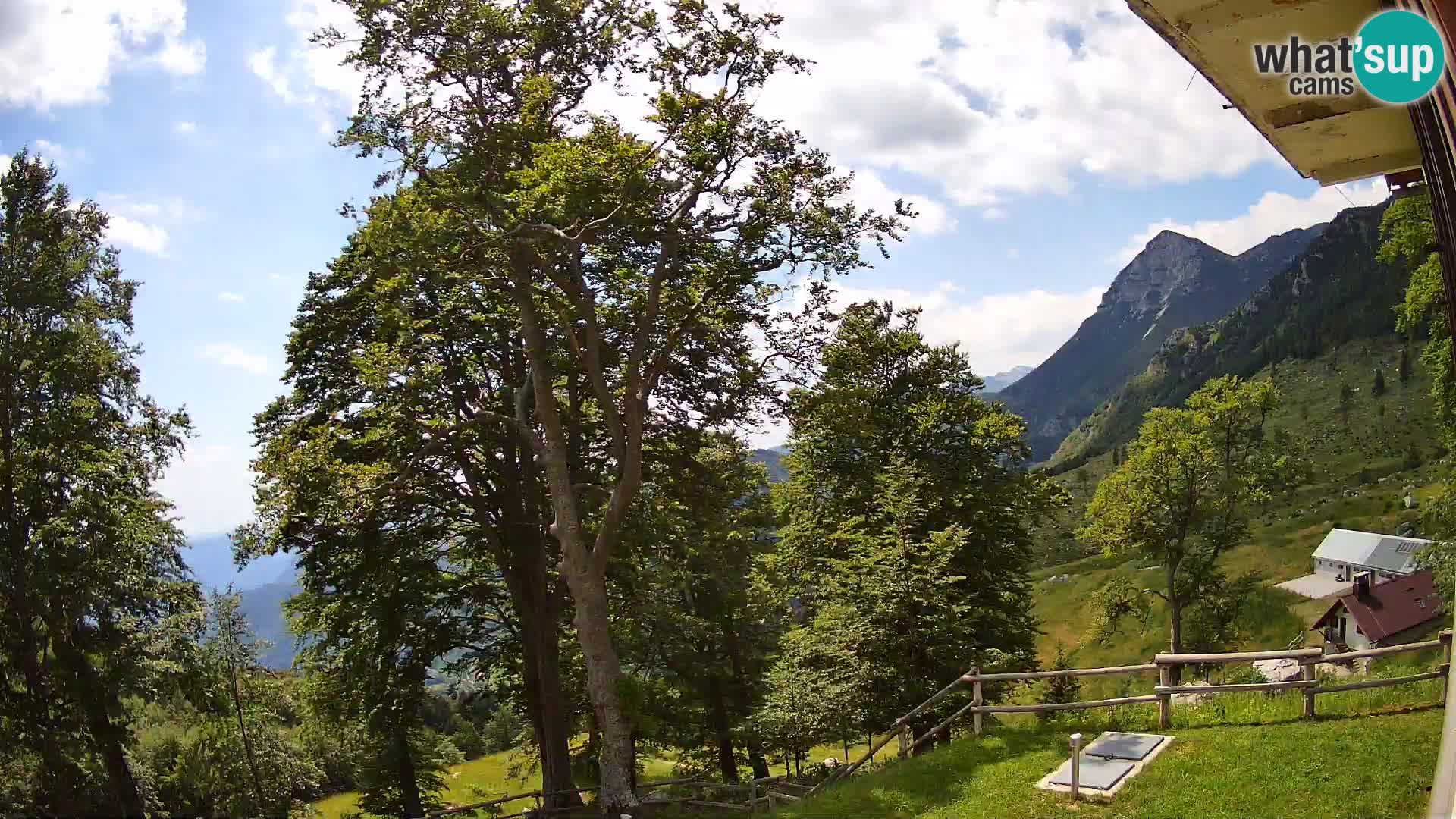 Planina Razor Mountain Hut live cam (1315) | view to Tolminski Migovec