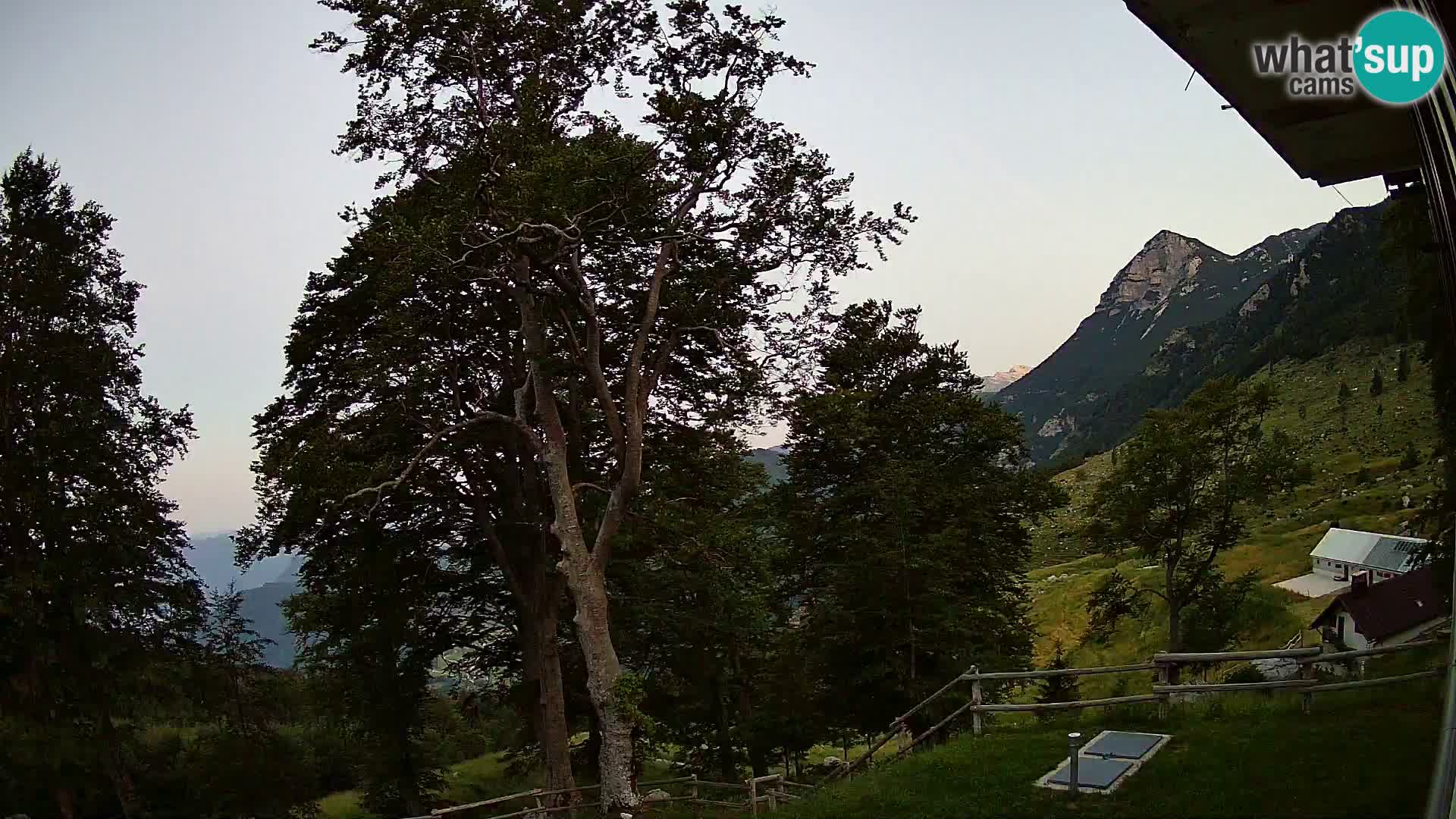 Planinarski dom na planini Razor (1315) | Pogled na Tolminski Migovec