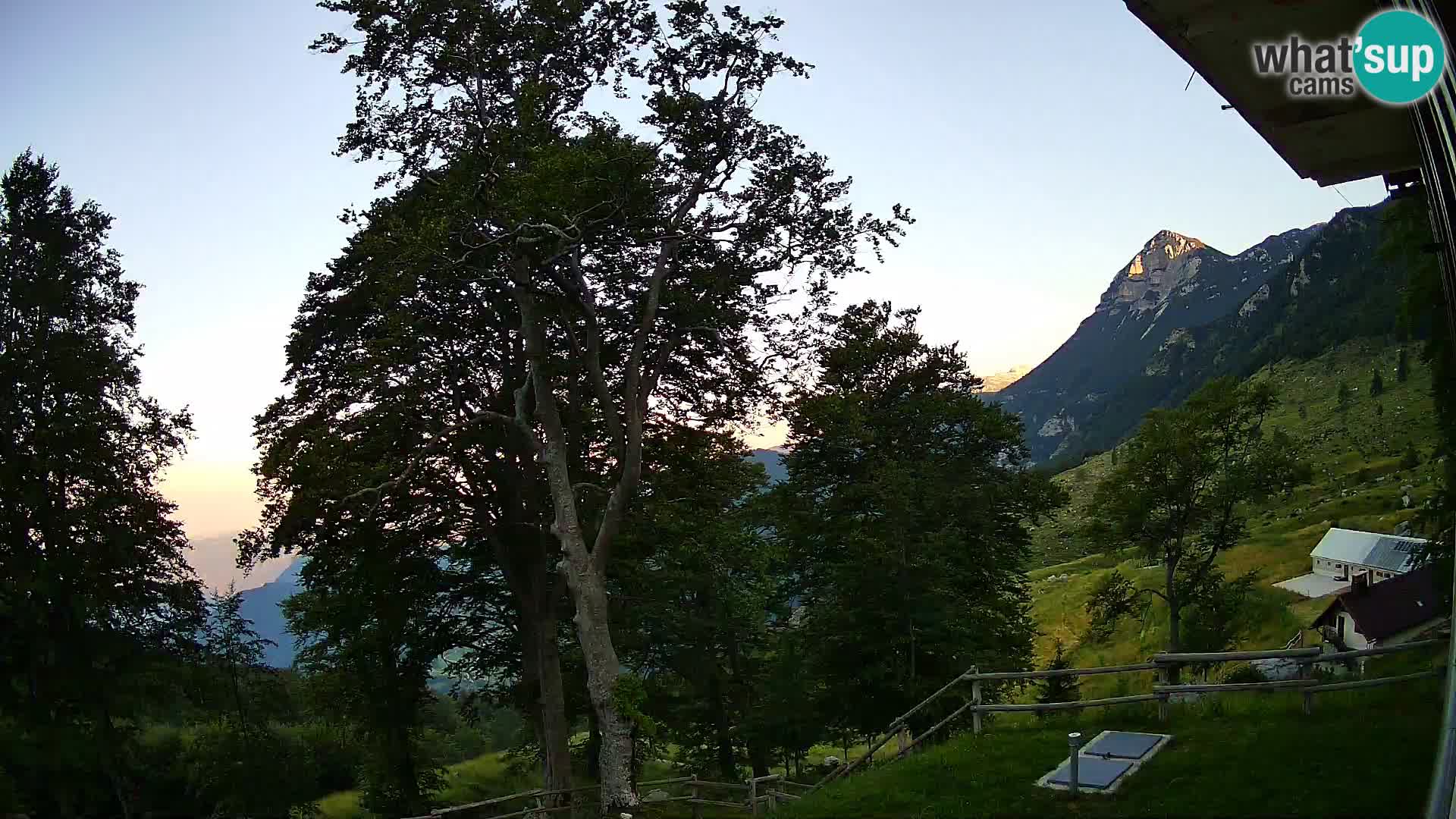 Planina Razor Mountain Hut live cam (1315) | view to Tolminski Migovec
