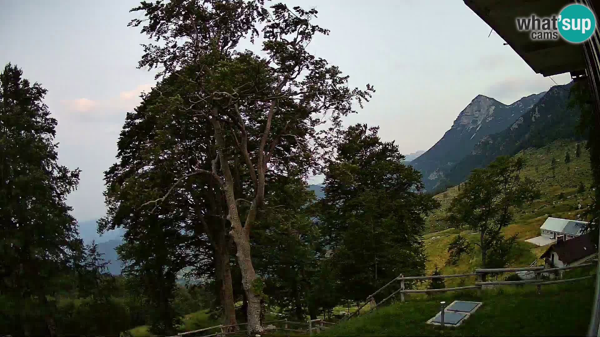 Refuge de la montagne Planina Razor caméra en direct (1315) | vue sur Tolminski Migovec