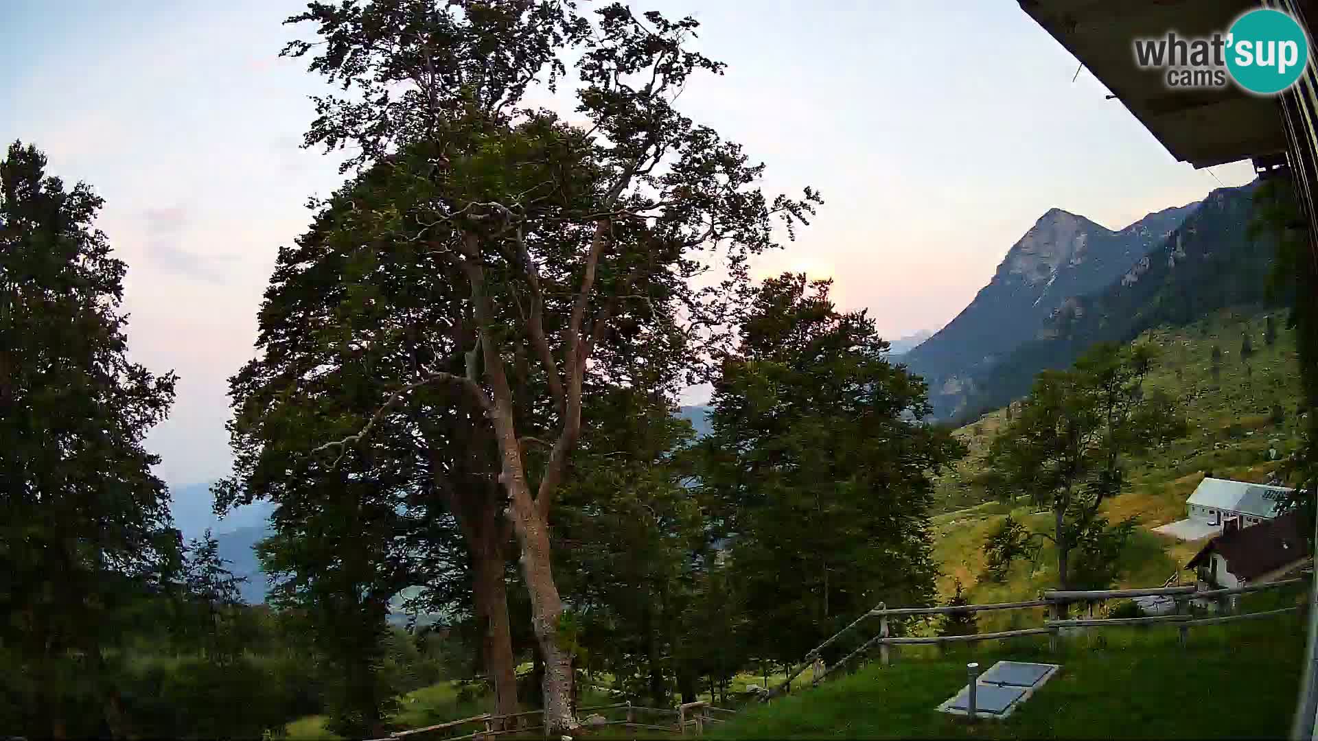 Planina Razor Mountain Hut live cam (1315) | view to Tolminski Migovec