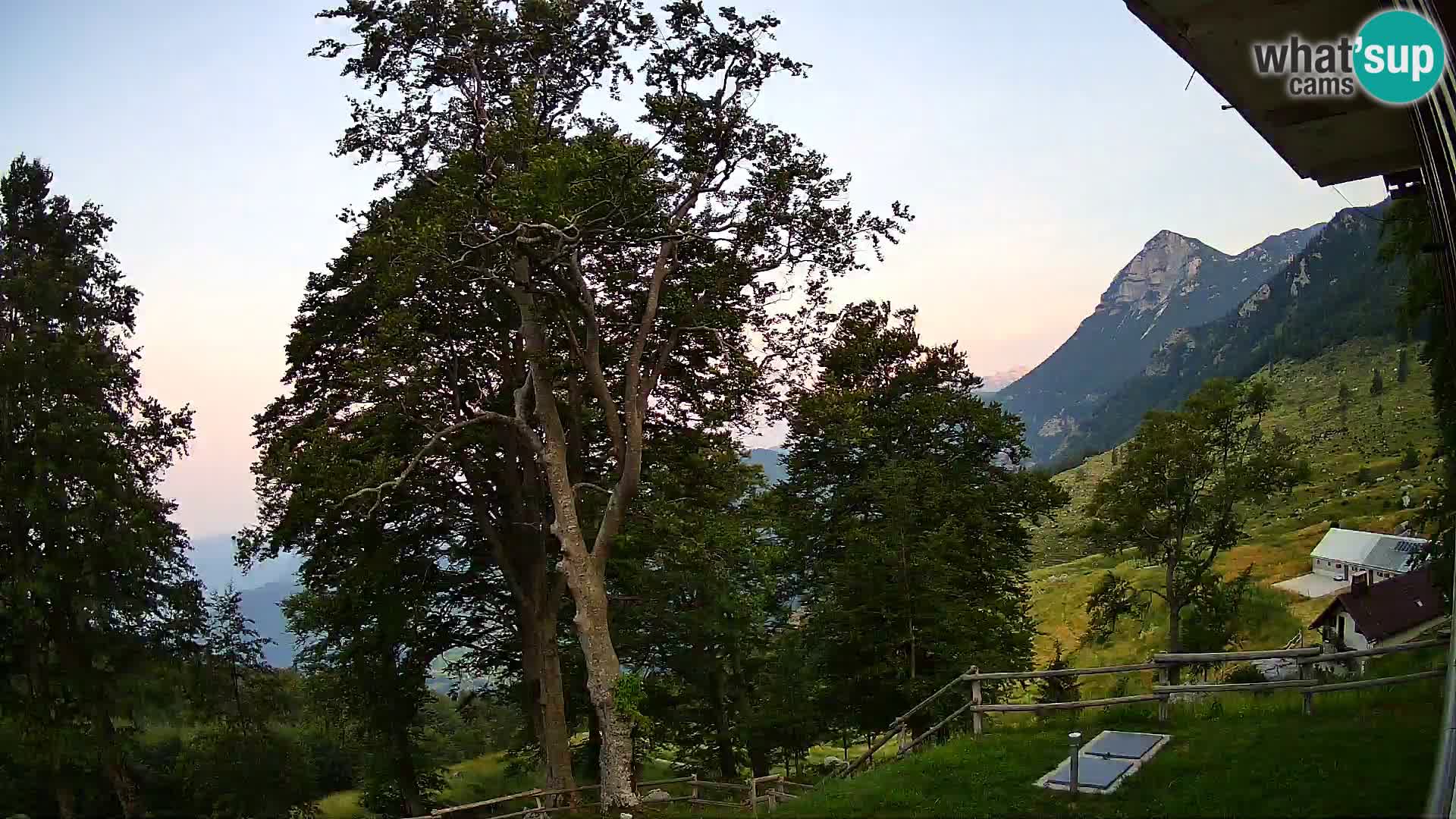 Refuge de la montagne Planina Razor caméra en direct (1315) | vue sur Tolminski Migovec