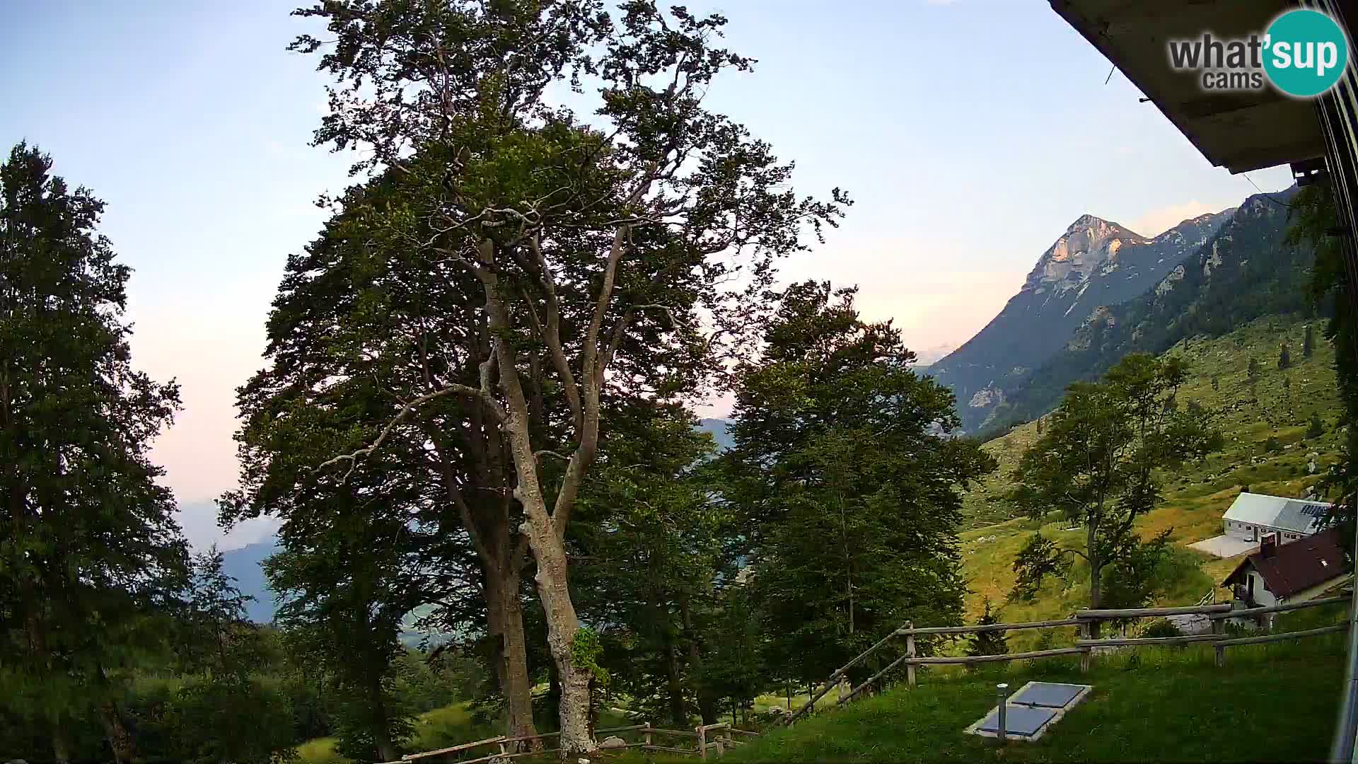 Planina Razor Mountain Hut live cam (1315) | view to Tolminski Migovec
