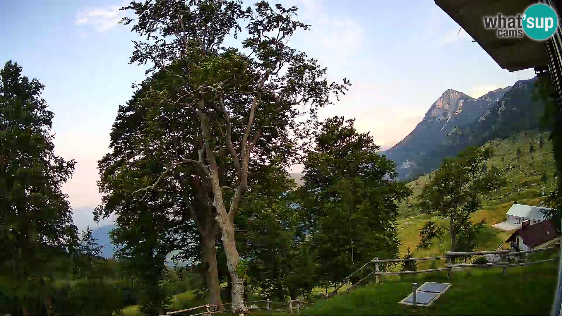 Planina Razor Bergütte Webcam (1315) | Blick auf Tolminski Migovec