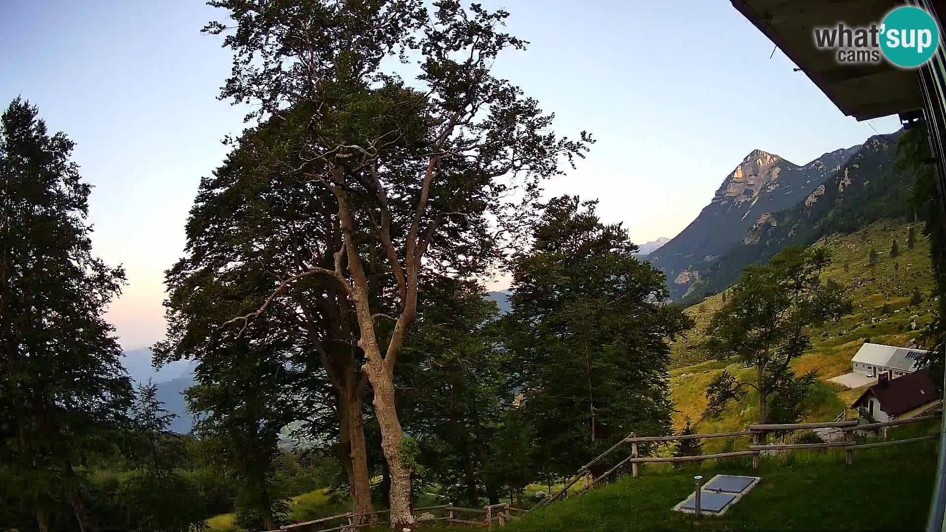 Planina Razor Mountain Hut live cam (1315) | view to Tolminski Migovec