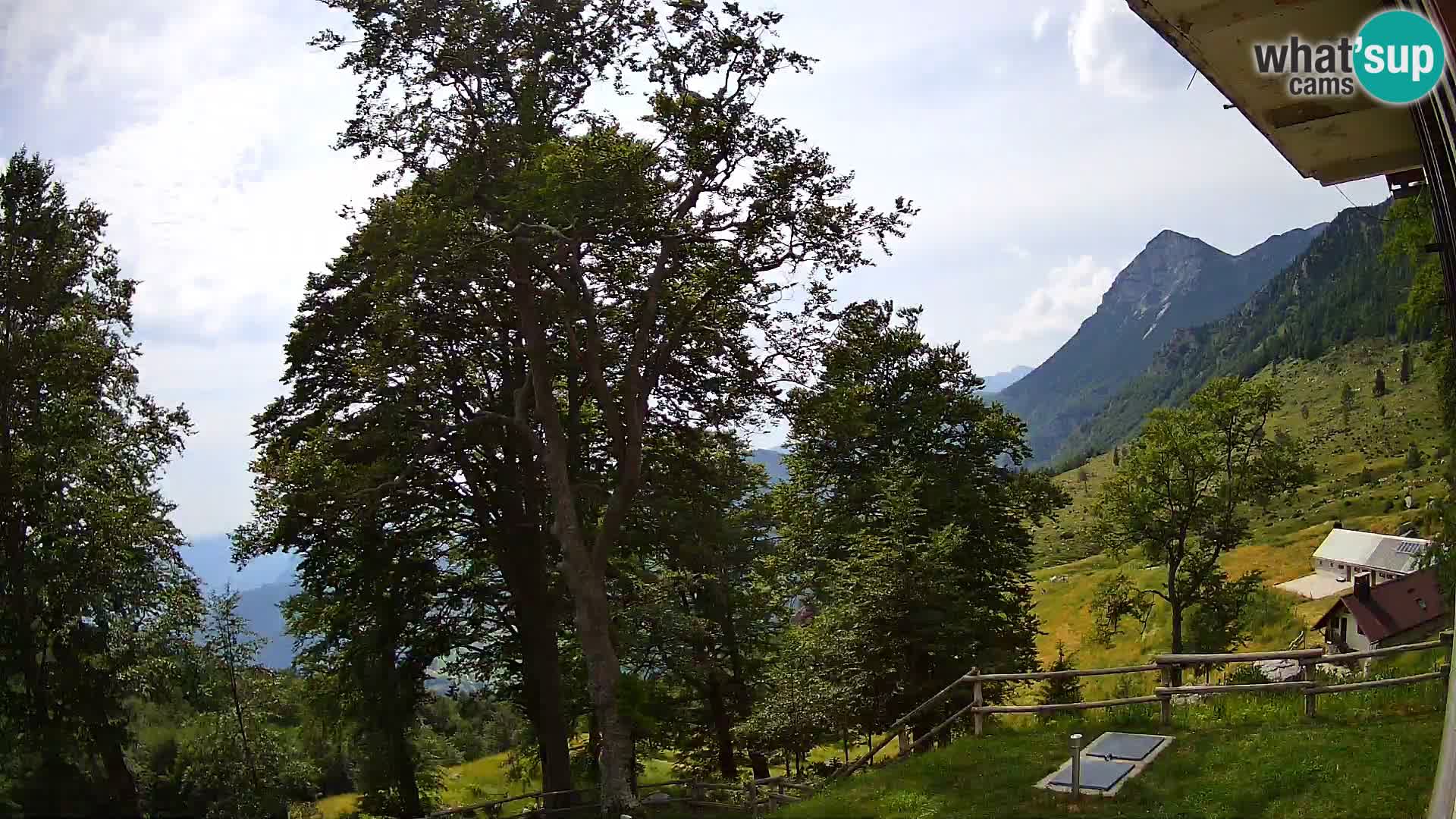 Refuge de la montagne Planina Razor caméra en direct (1315) | vue sur Tolminski Migovec