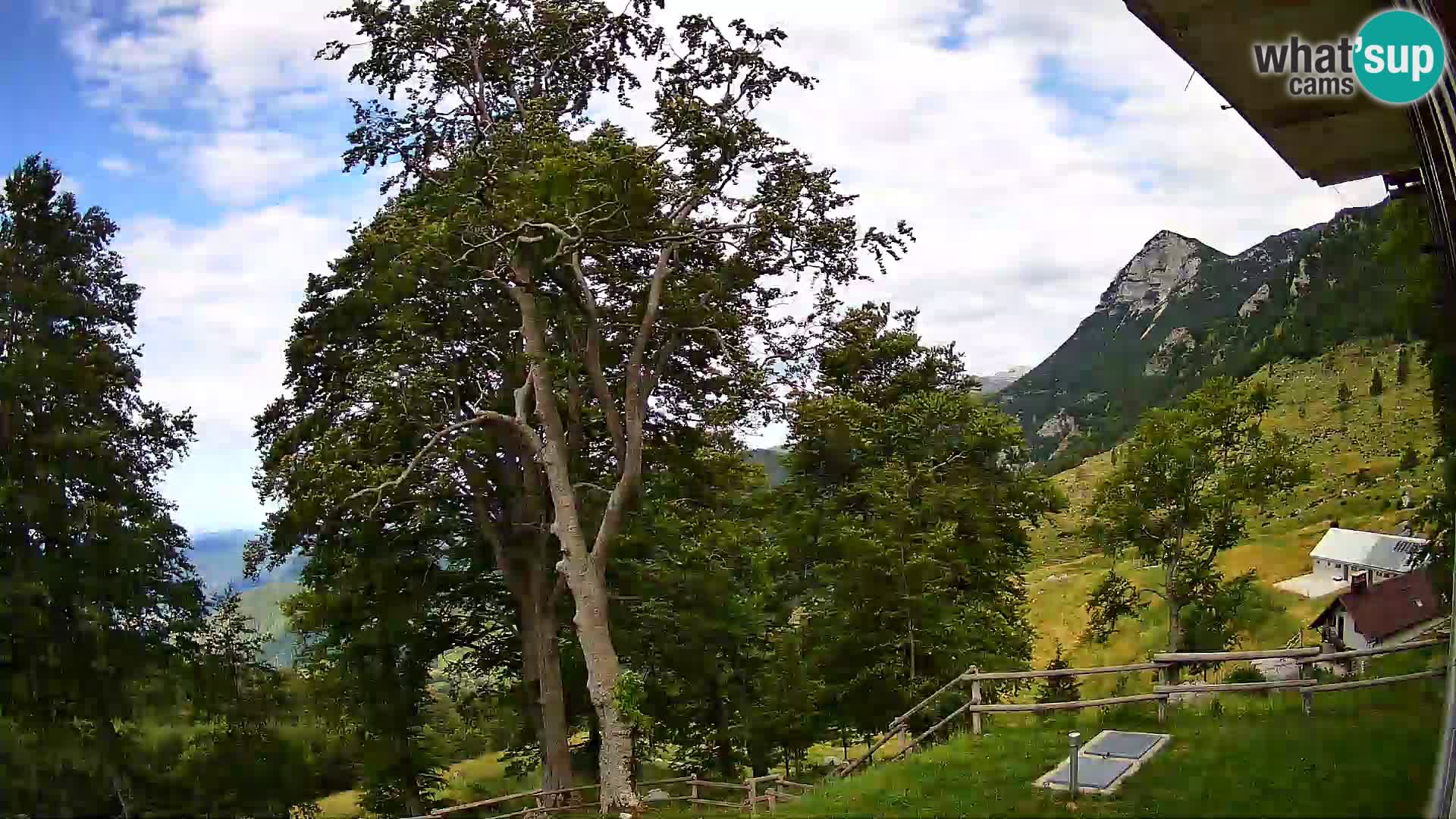Refuge de la montagne Planina Razor caméra en direct (1315) | vue sur Tolminski Migovec