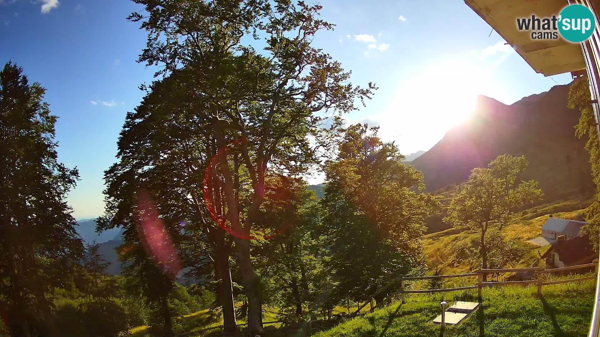Baita di montagna Planina Razor webcam (1315) | vista su Tolminski Migovec