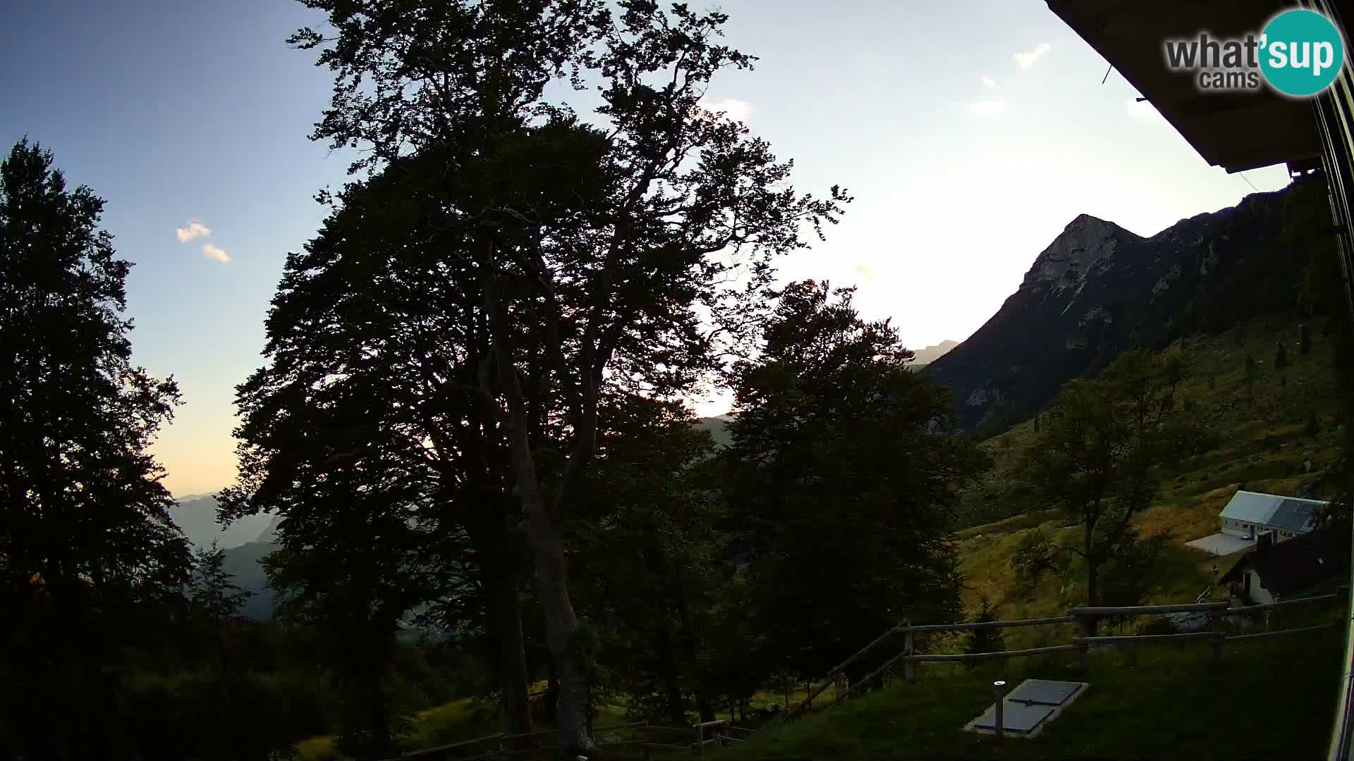 Planinarski dom na planini Razor (1315) | Pogled na Tolminski Migovec