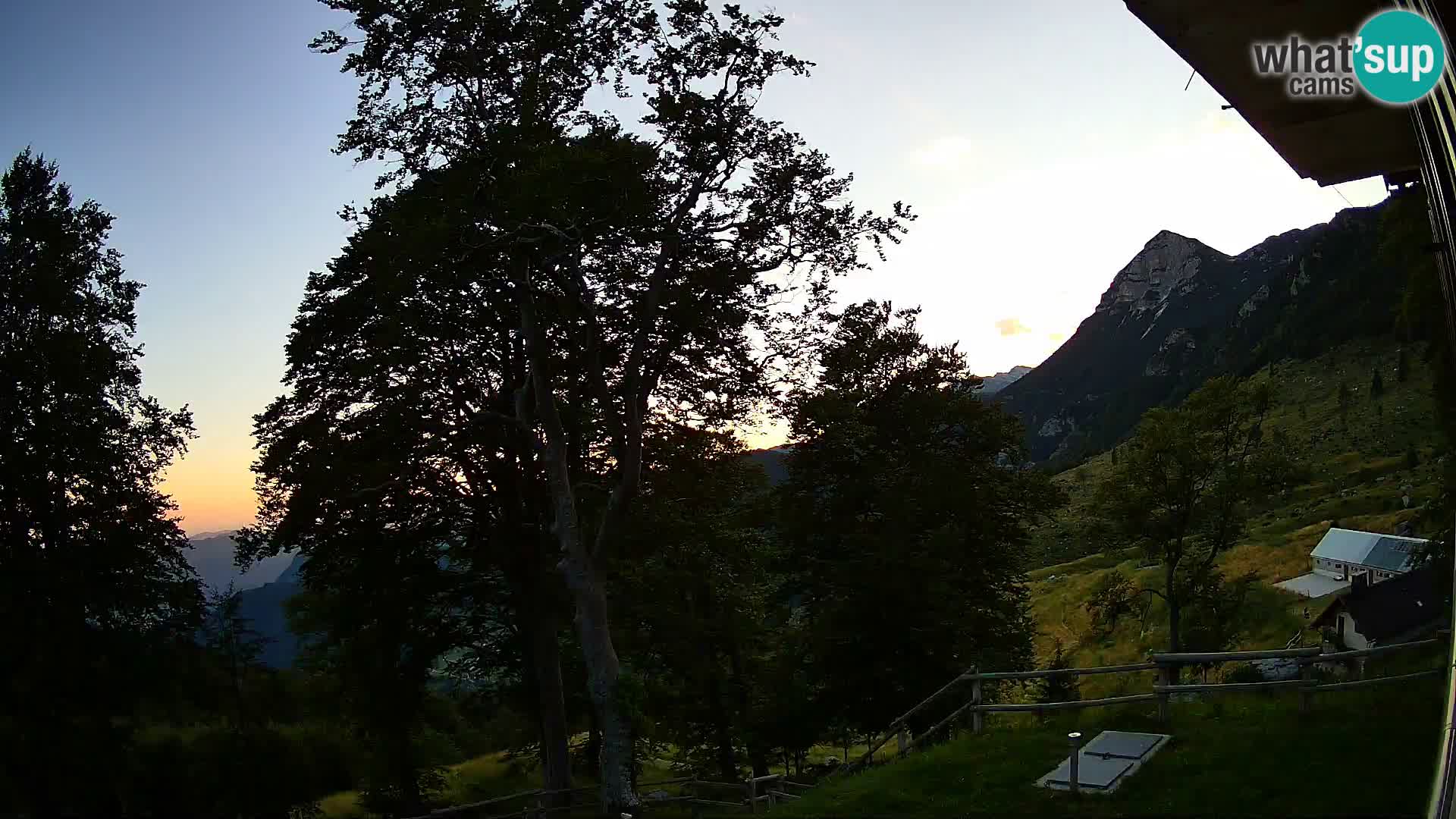 Planina Razor Mountain Hut live cam (1315) | view to Tolminski Migovec